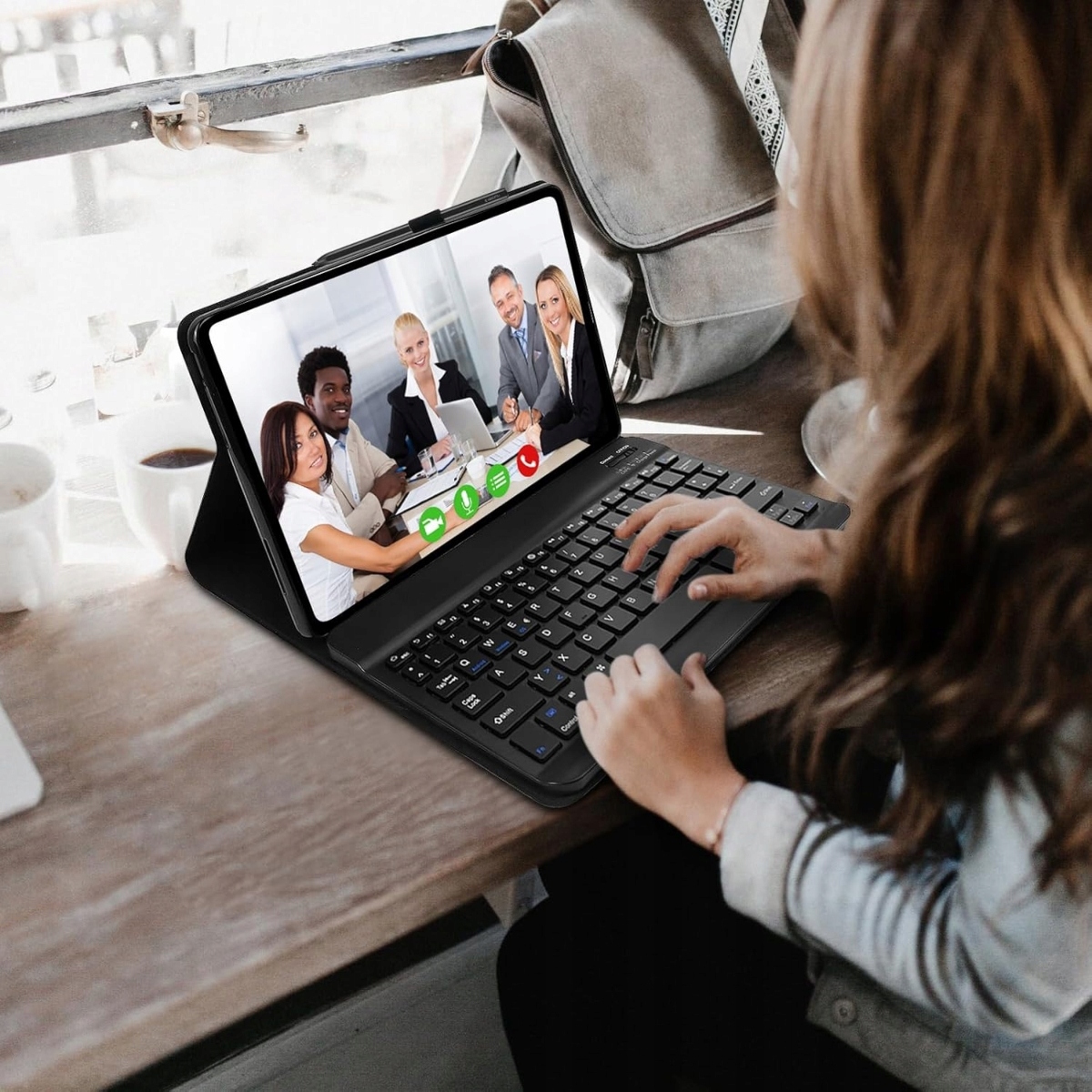 Funkcja podstawki – Idealne do oglądania filmów i wideokonferencji