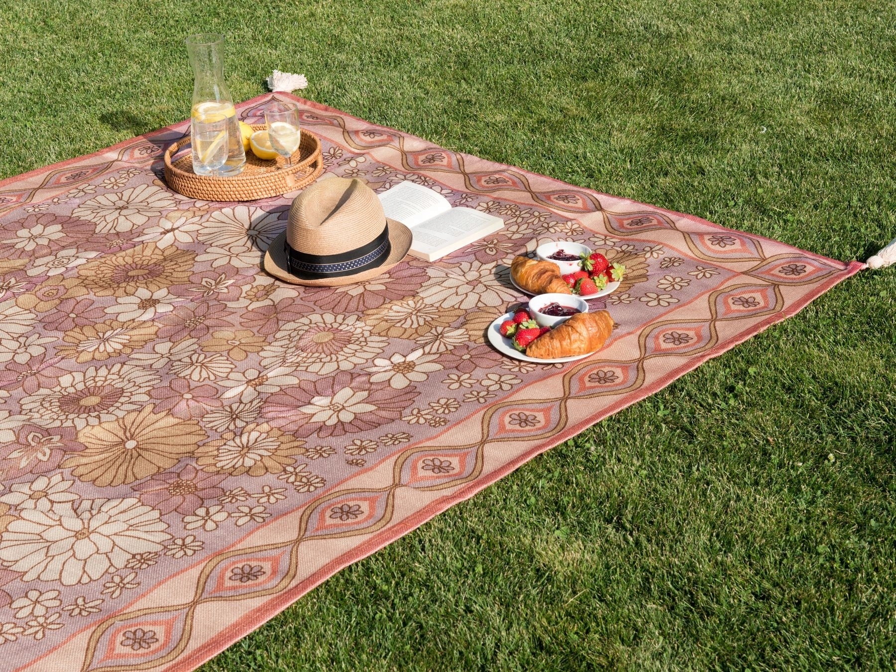 Koc piknikowy LASHARI 200 x 200 cm – Idealny na każdą przygodę