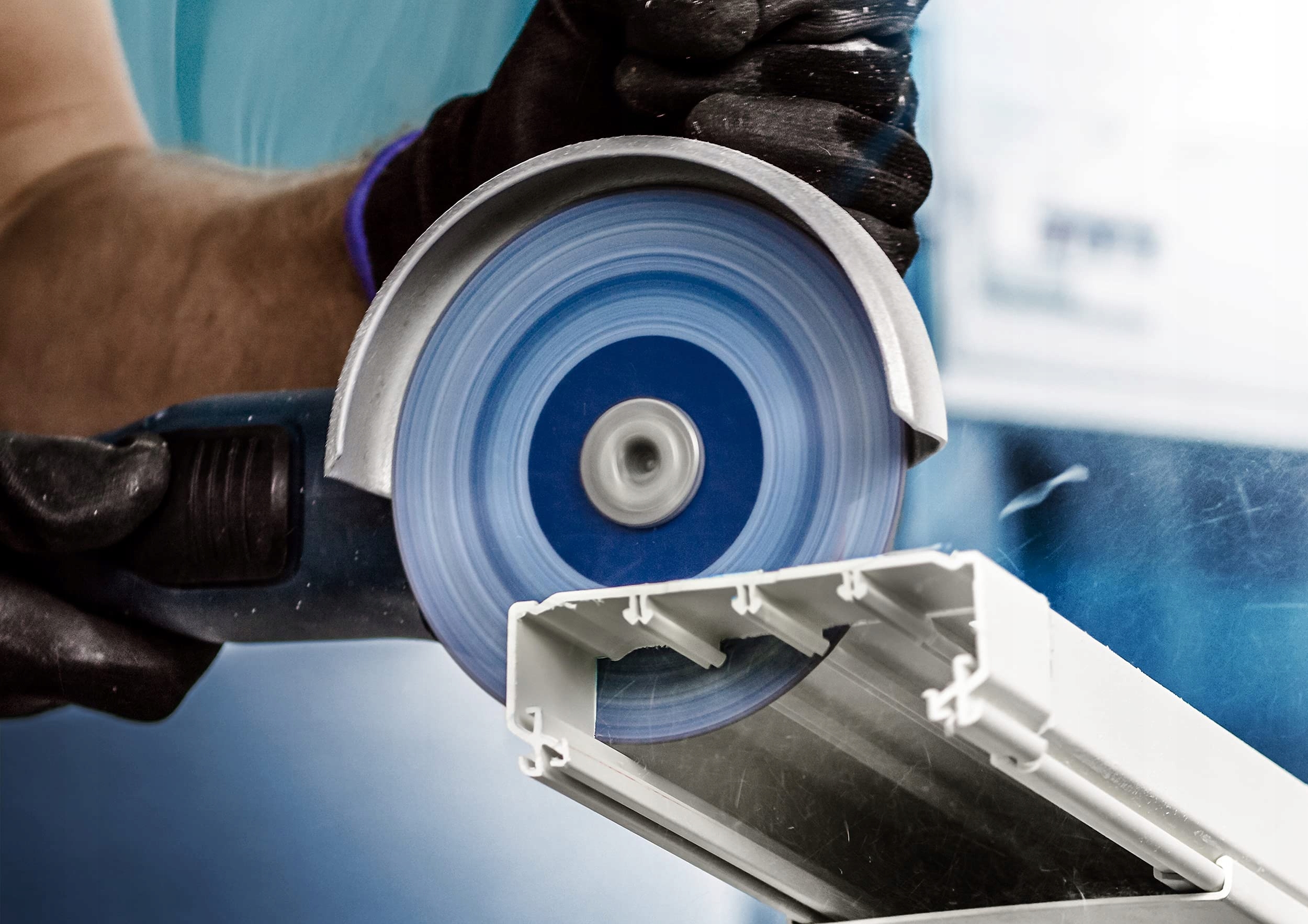 Precyzyjne cięcia – Doskonałe do laminatów i twardych materiałów