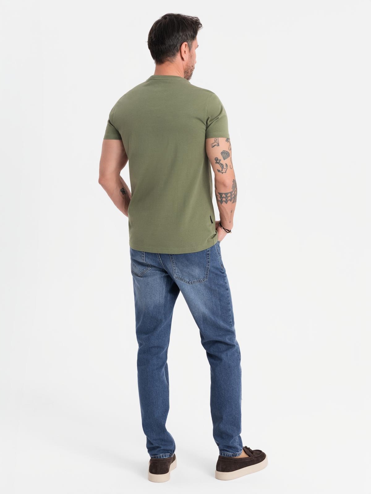 T-shirt męski klasyczny bawełniany BASIC - khaki V6 OM-TSBS-0236 S – Komfort i styl na co dzień