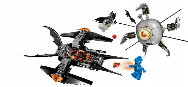 Zestaw LEGO z minifigurkami Batmana, Batwoman i OMAC-a