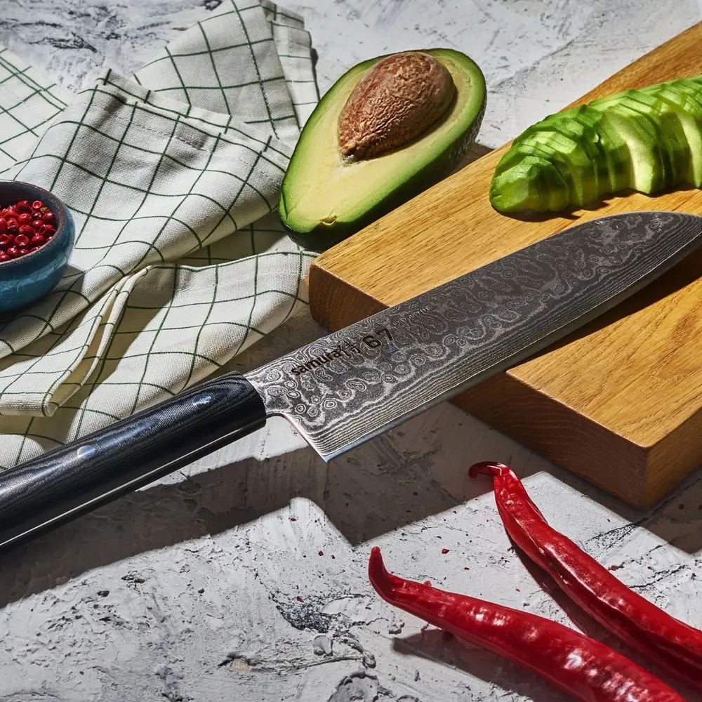 Cechy noża Santoku – Idealny do krojenia i siekania
