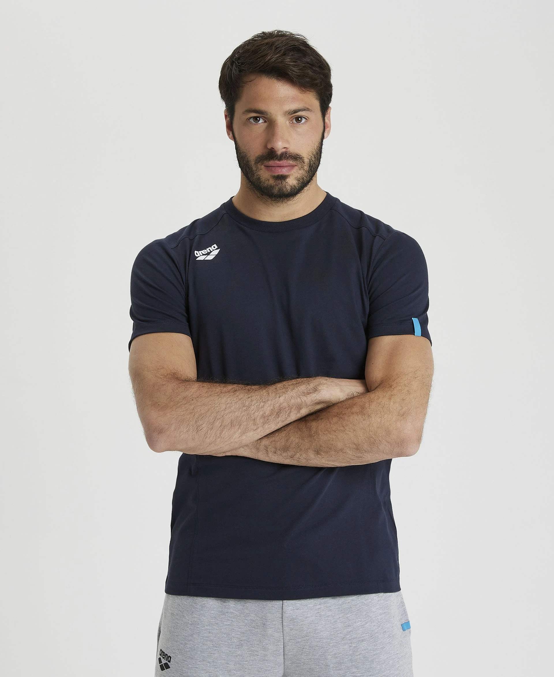 Sportowy look – Koszulka, która podkreśli Twój styl