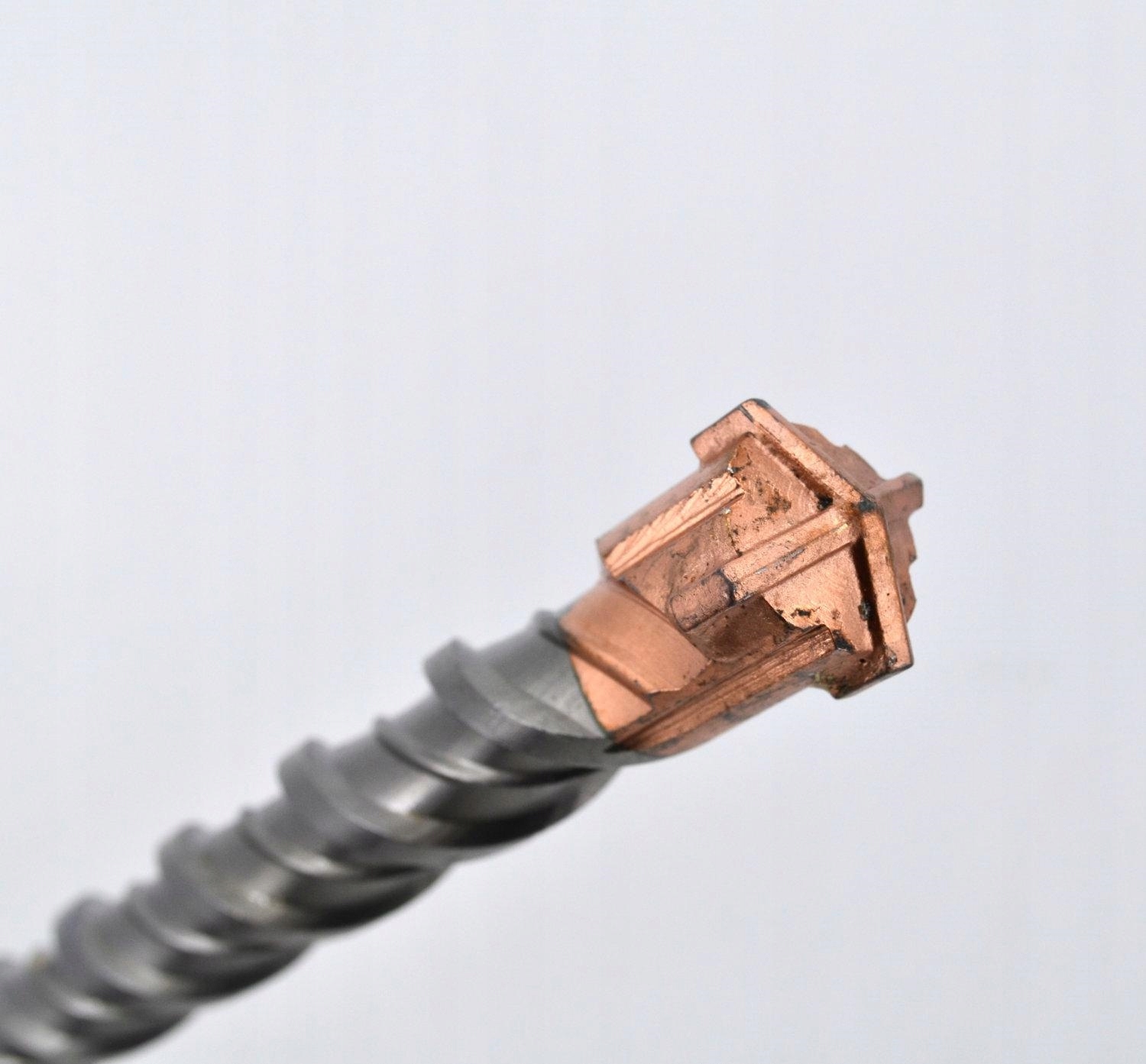 Poczwórne ostrze dla precyzyjnych otworów