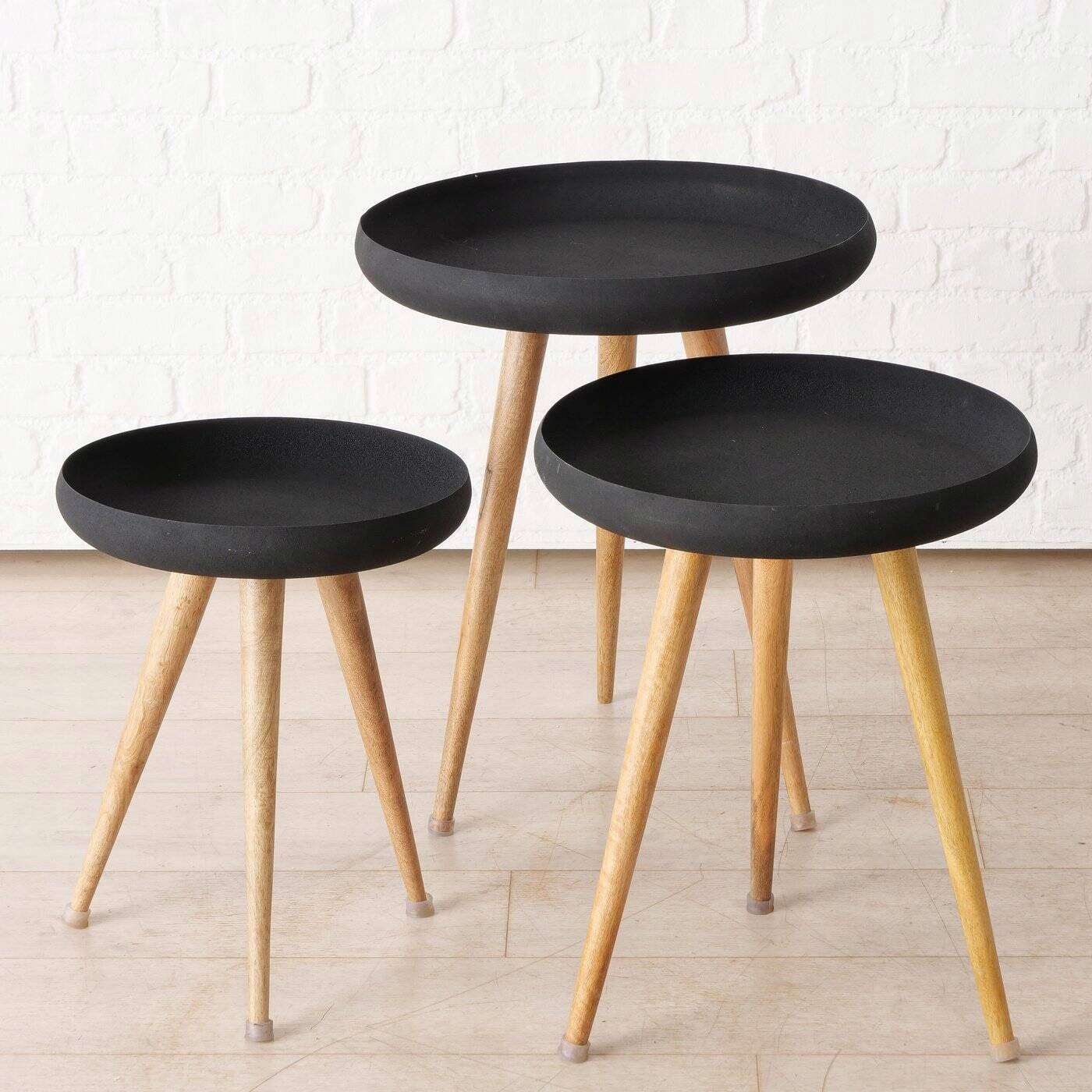 Zestaw trzech okrągłych stolików kawowych – różne rozmiary dla elastyczności