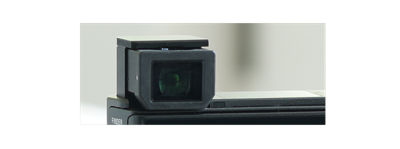 Zbliżenie wizjera elektronicznego w aparacie cyfrowym Sony Cyber-shot™ DSC-RX100 III