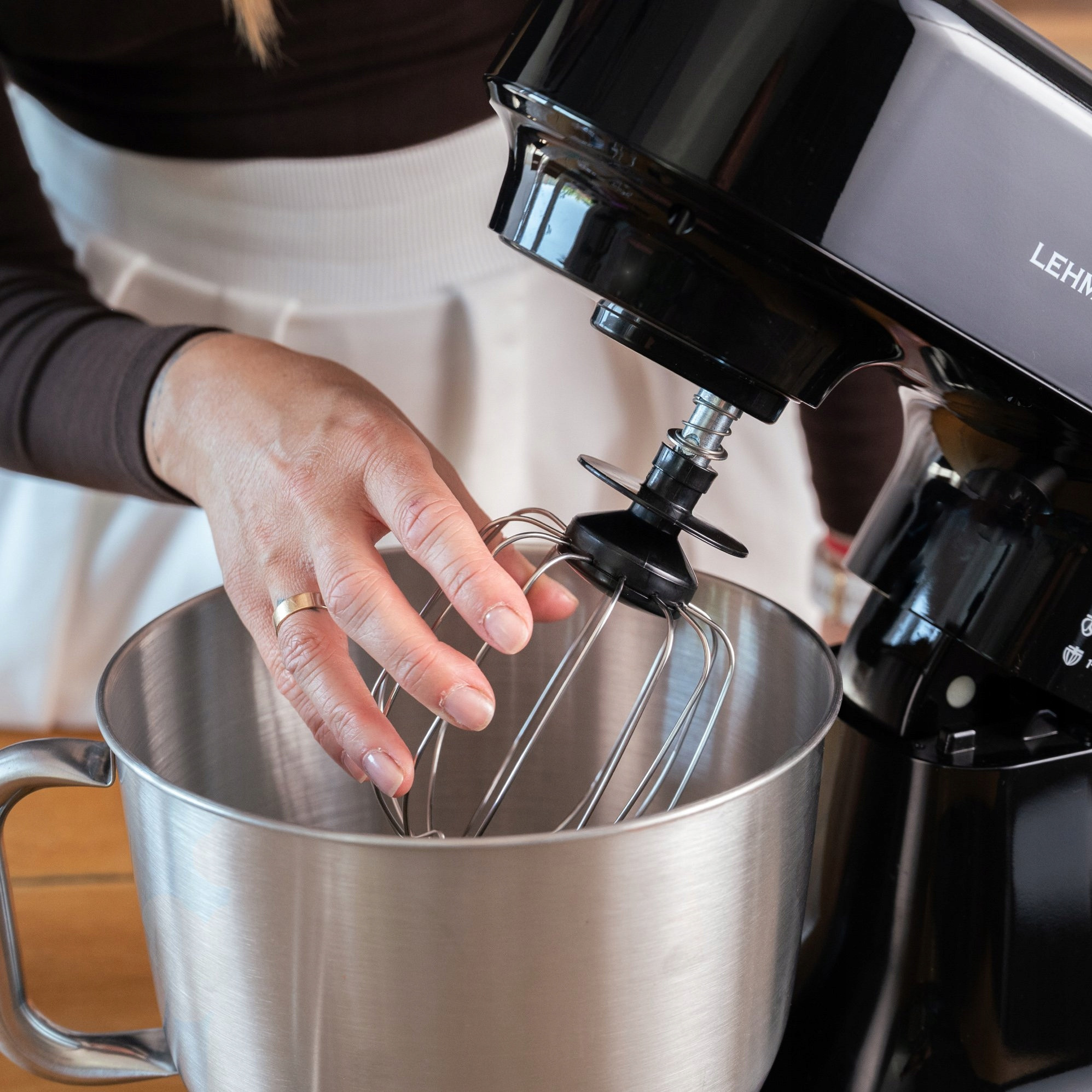 ROBOT PLANETARNY KUCHENNY MIKSER 3x MIESZADŁA DUŻA MISA HAK CIASTA CHLEBA Bezpieczeństwo automatyczne zatrzymanie podczas podniesienia głowicy blokada bezpieczeństwa blokada pokrywy blokada ramienia mieszającego nóżki antypoślizgowe wyłącznik bezpieczeństwa zabezpieczenie przed nieprawidłowym montażem zabezpieczenie przed przegrzaniem