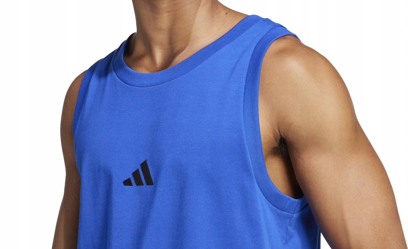 Subtelne logo adidas – sportowy charakter