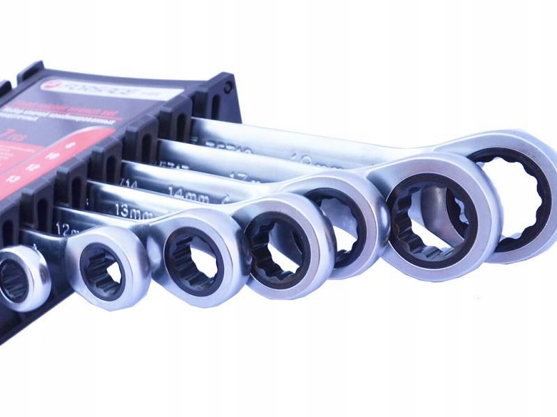 Klucze o różnych rozmiarach – 8, 10, 12, 13, 14, 17, 19 mm