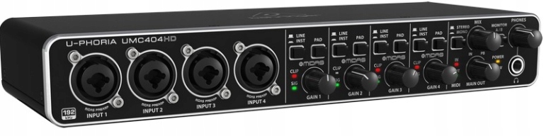 Wbudowane przedwzmacniacze mikrofonowe – 4 wejścia combo XLR