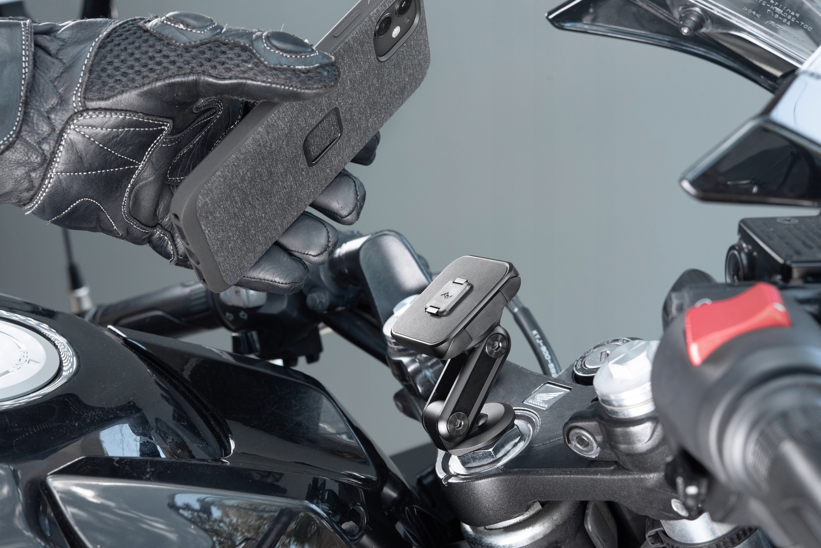 Bezpieczne i Solidne Mocowanie Smartfona