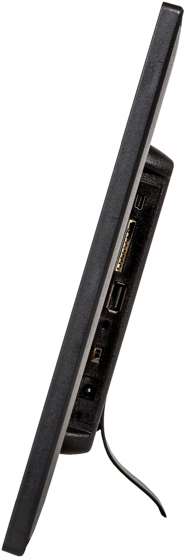 Złącza i akcesoria: USB, minijack oraz pilot w zestawie