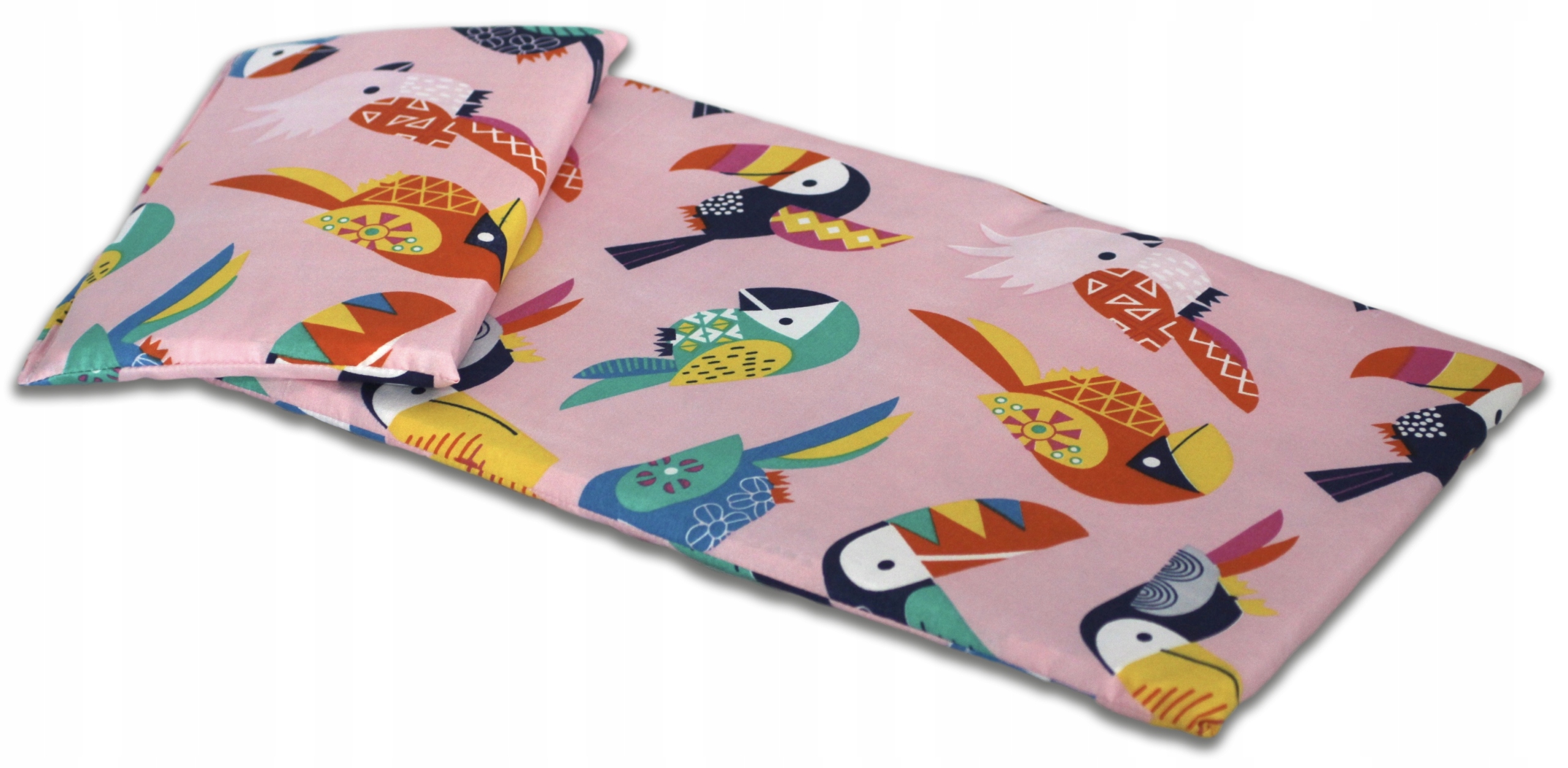 Zestaw zawiera kołderkę i poduszkę