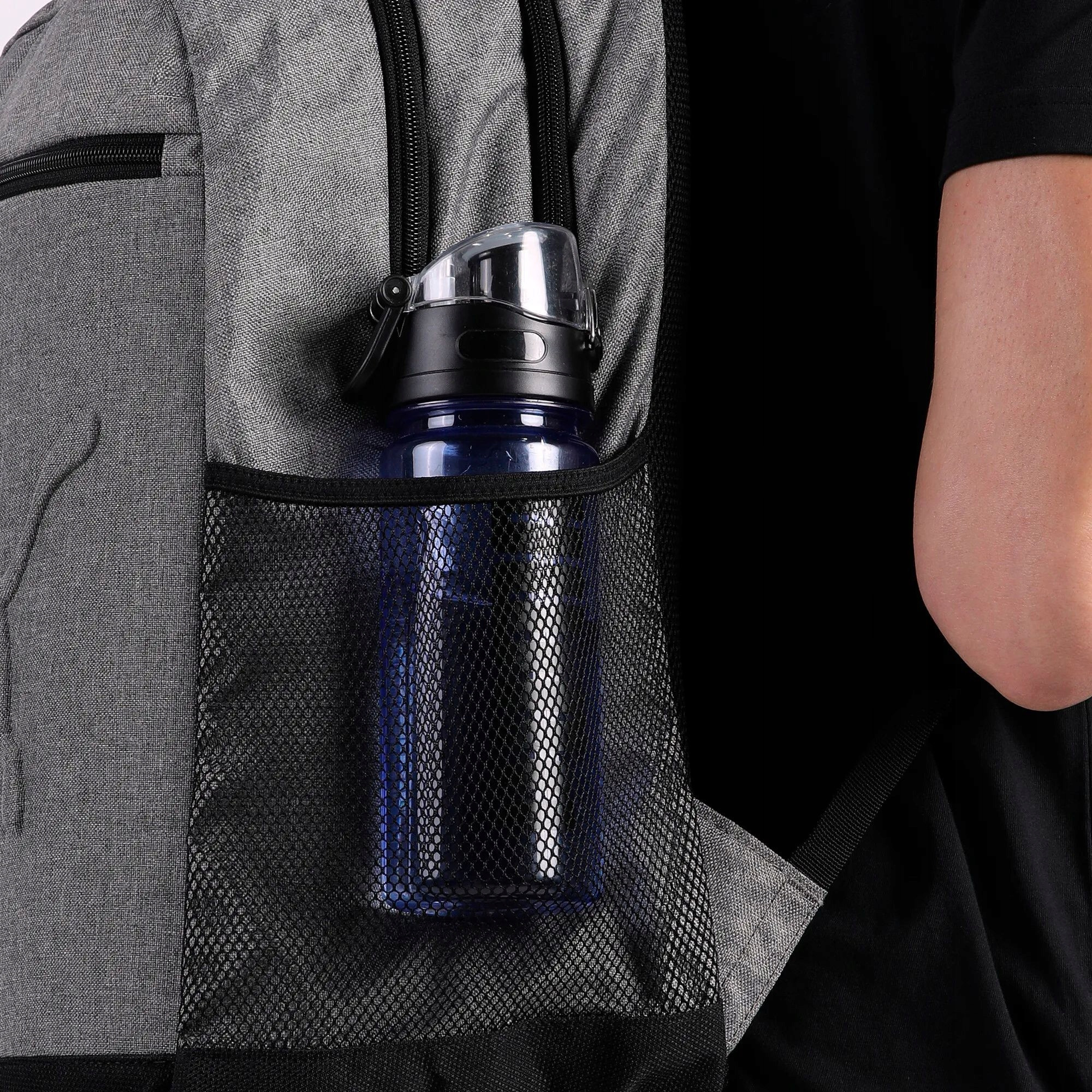 Przestronna komora na laptopa i dodatkowe kieszenie