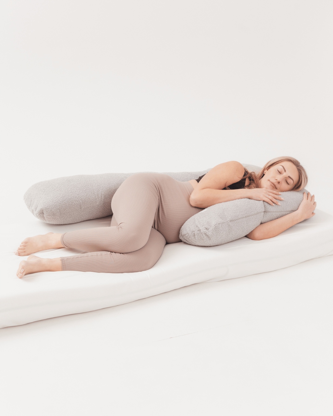 Ergonomiczny kształt poduszki – Wsparcie dla brzucha, pleców i bioder