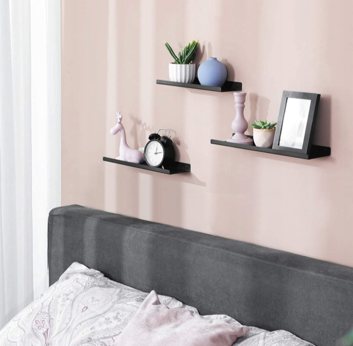 Idealne do eksponowania dekoracji, książek i roślin