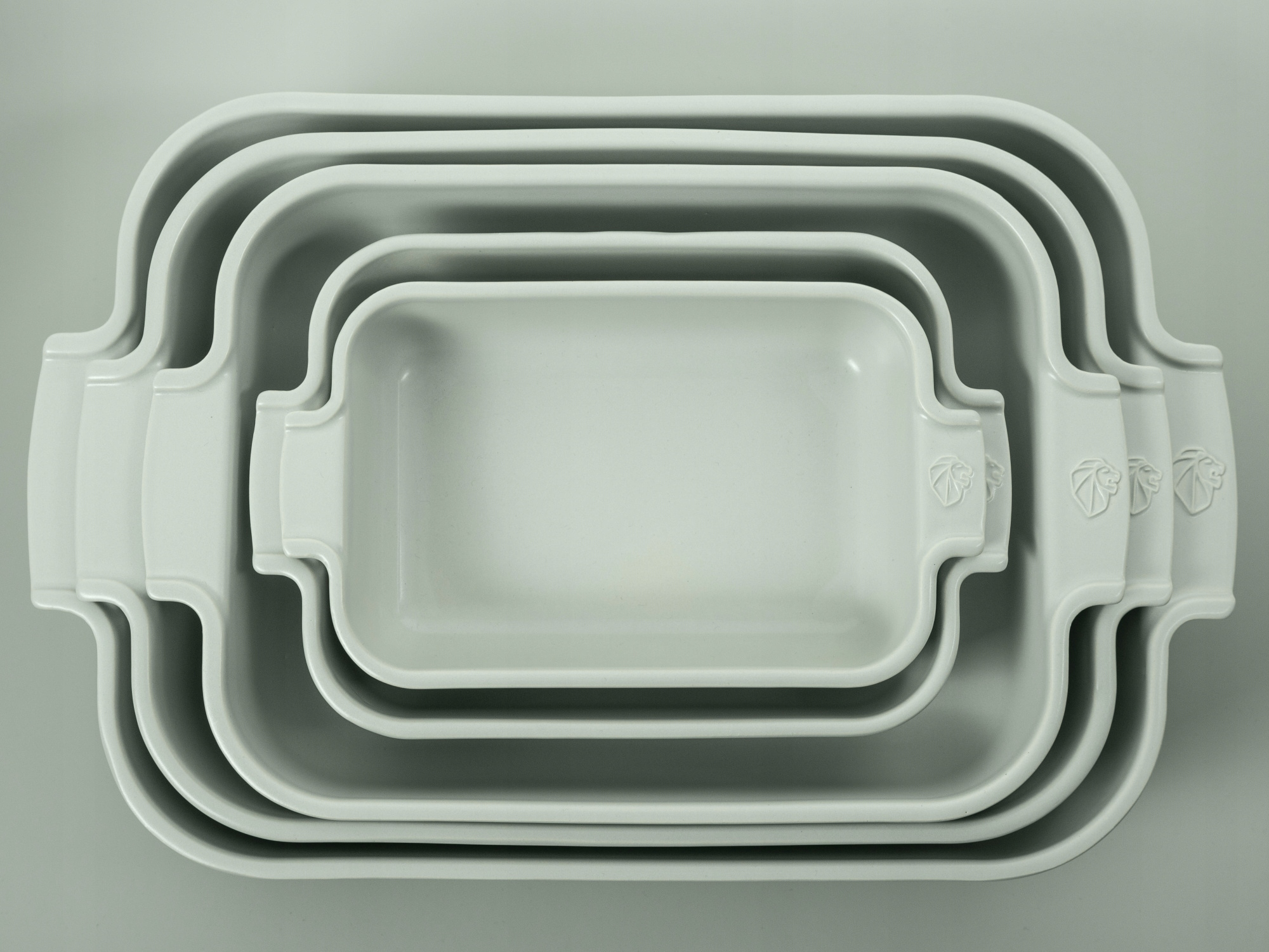 Wygodne uchwyty – Bezpieczne przenoszenie potraw