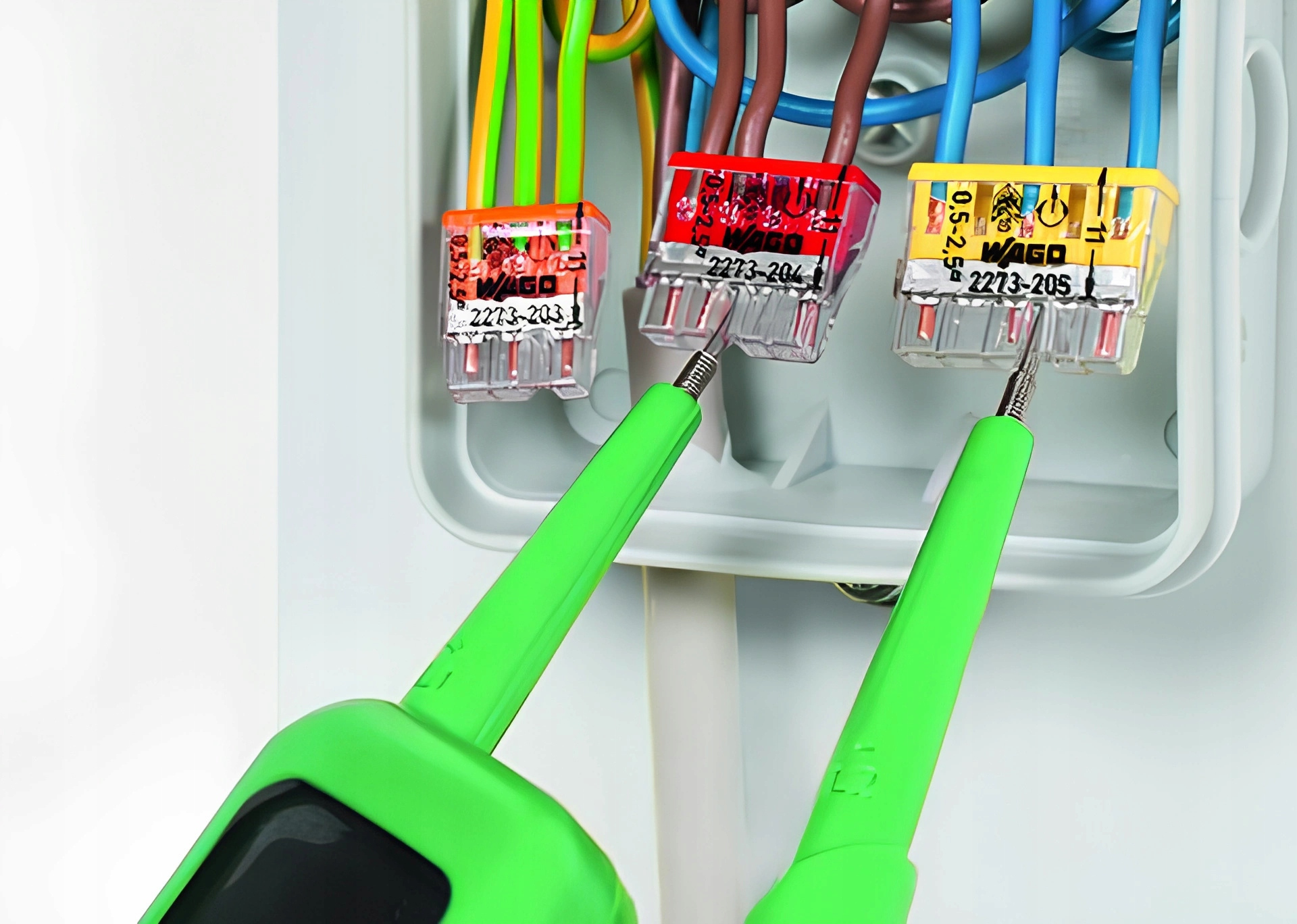 Zalety stosowania złączek WAGO w instalacjach elektrycznych