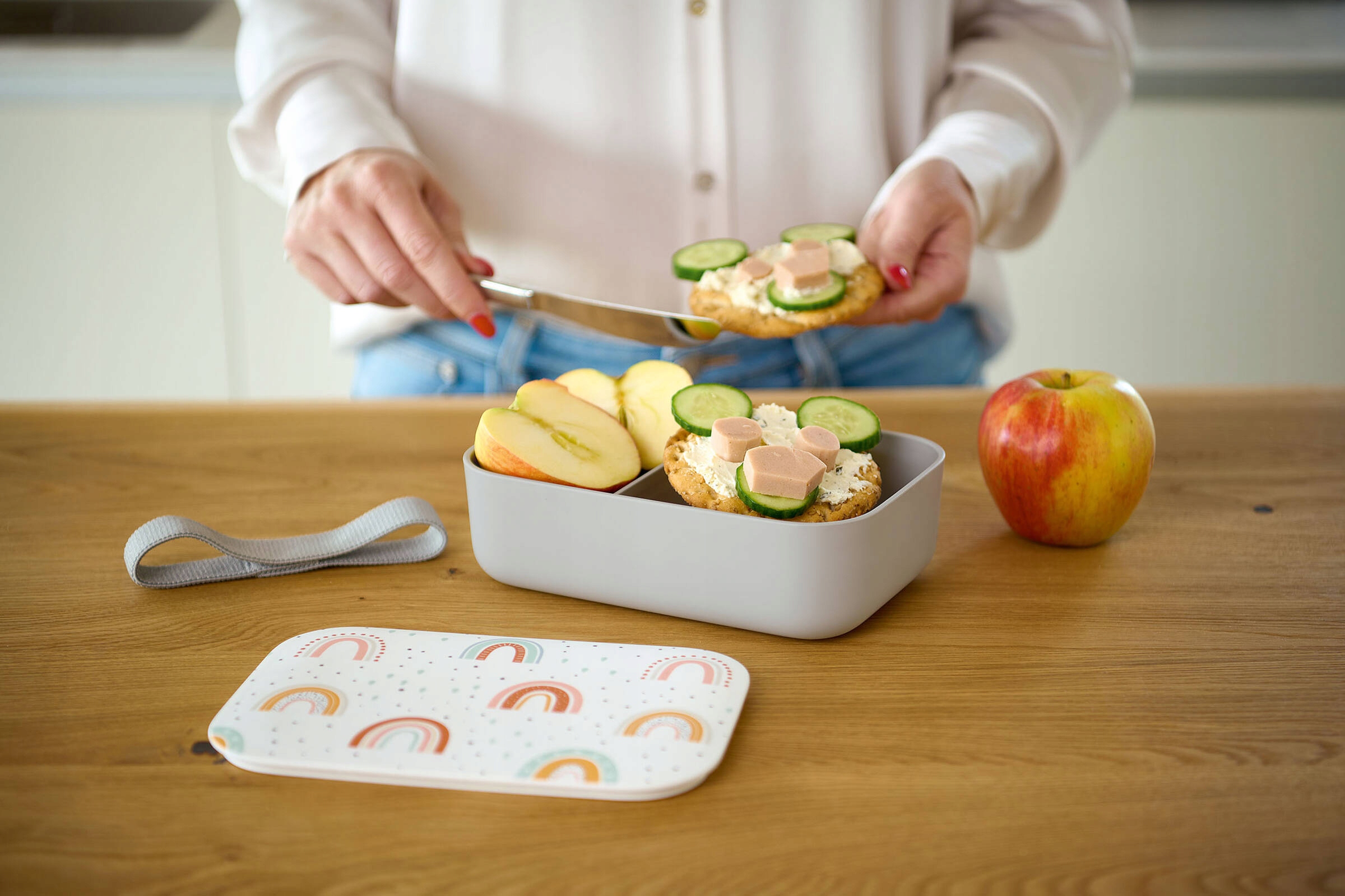 Praktyczne wymiary: 19 x 12,5 x 6,5 cm