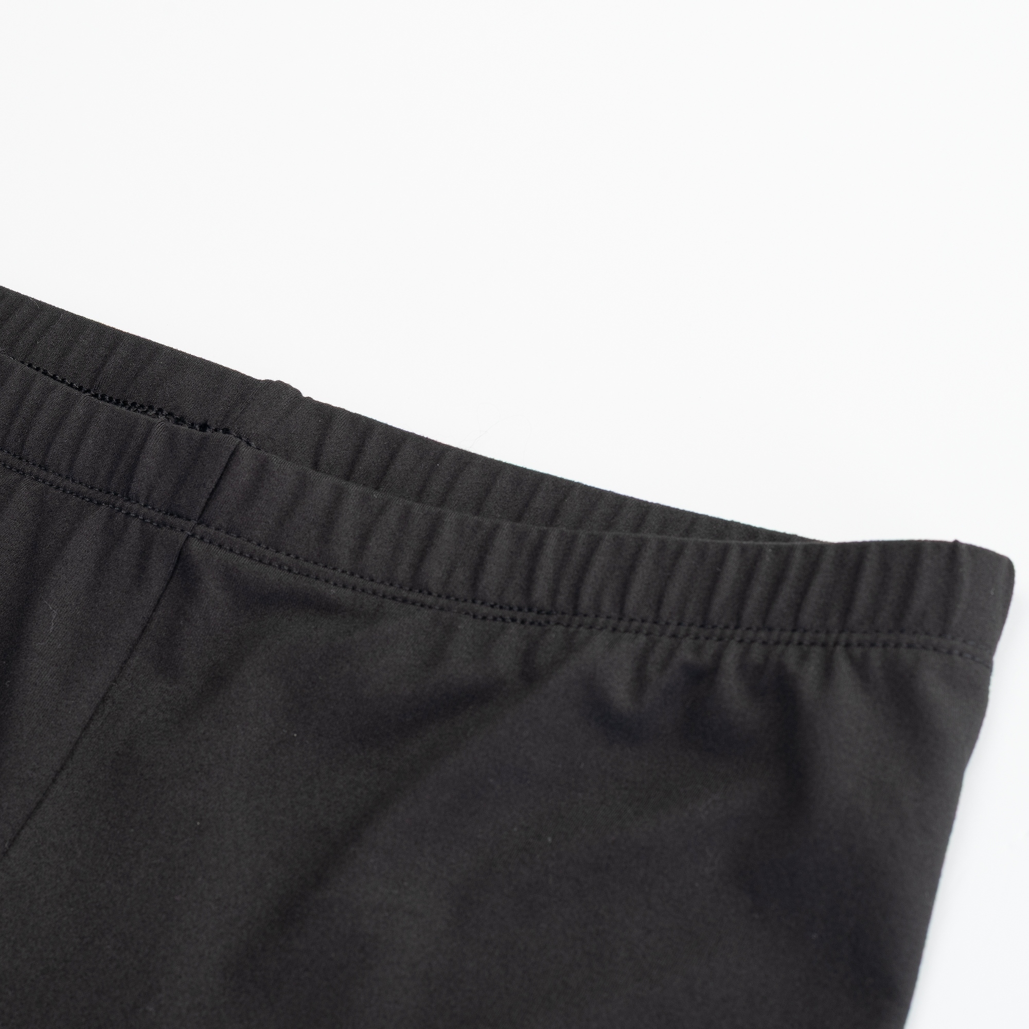 Lekka i wytrzymała konstrukcja – legginsy na każdą porę roku