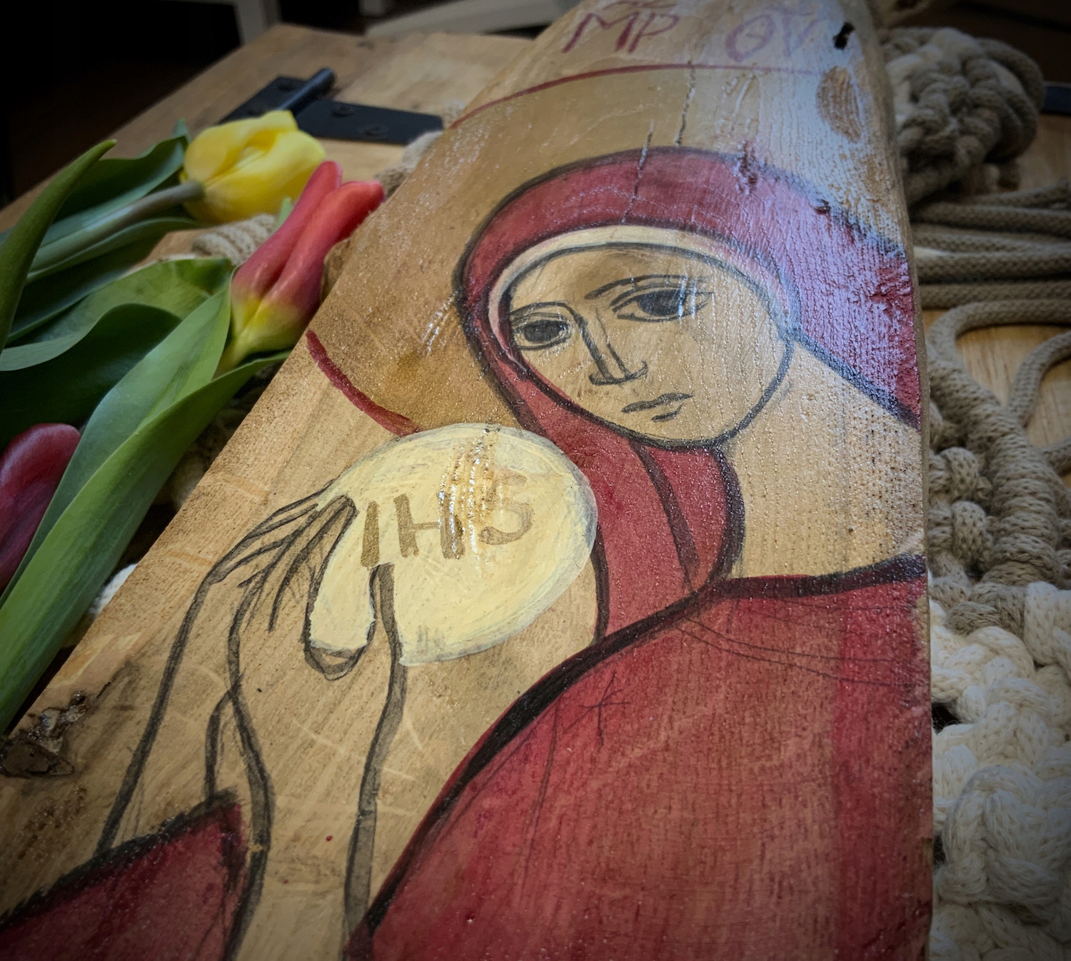 Matka Boża z Hostią w dłoniach Wysokość 71 cm