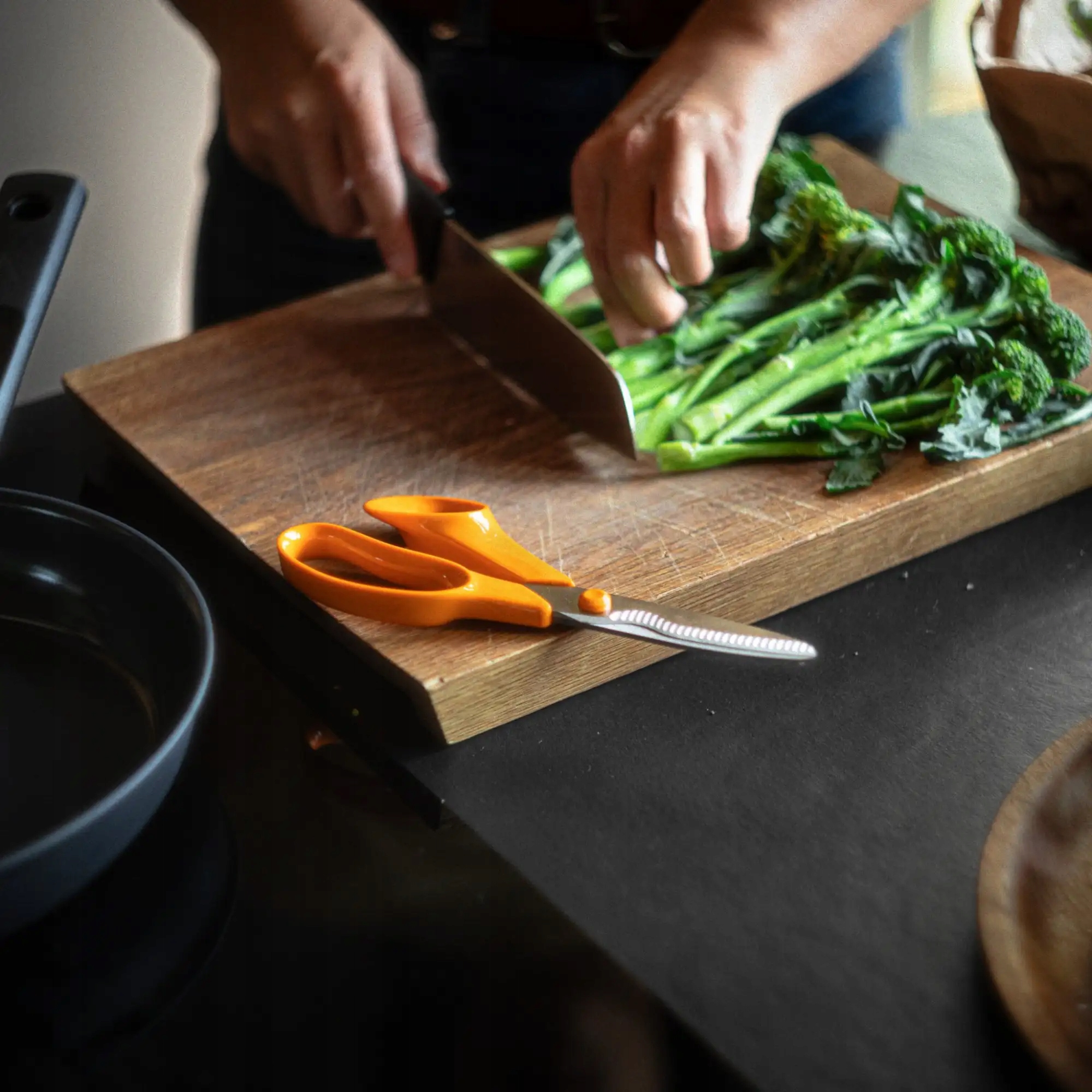 Wszechstronne zastosowanie w kuchni – idealne do cięcia warzyw i opakowań