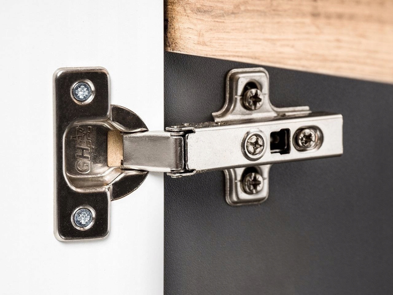 Ciche zamykanie drzwi – komfort użytkowania