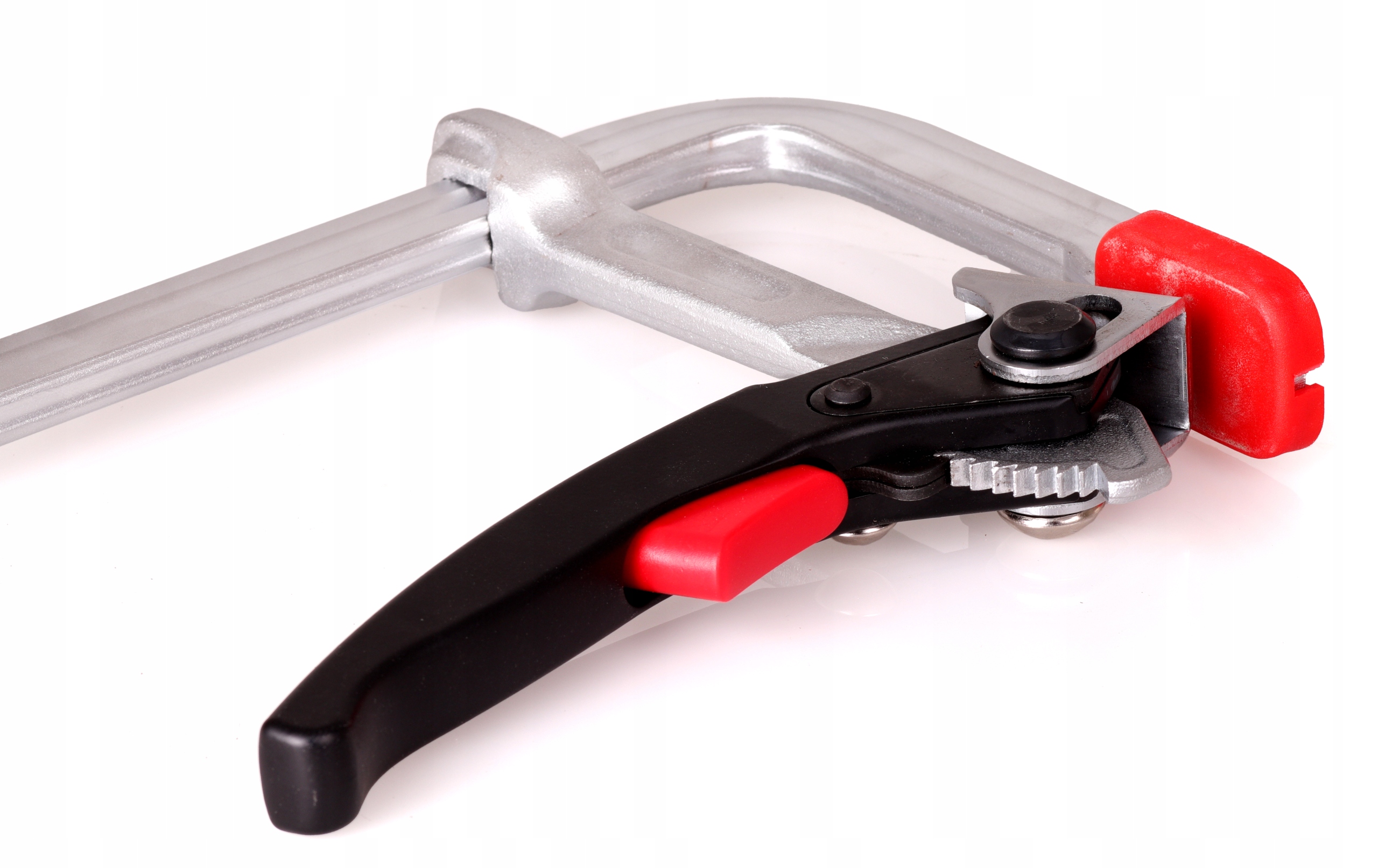 Wysoka jakość kutej stali – Trwałość i wytrzymałość w każdym projekcie