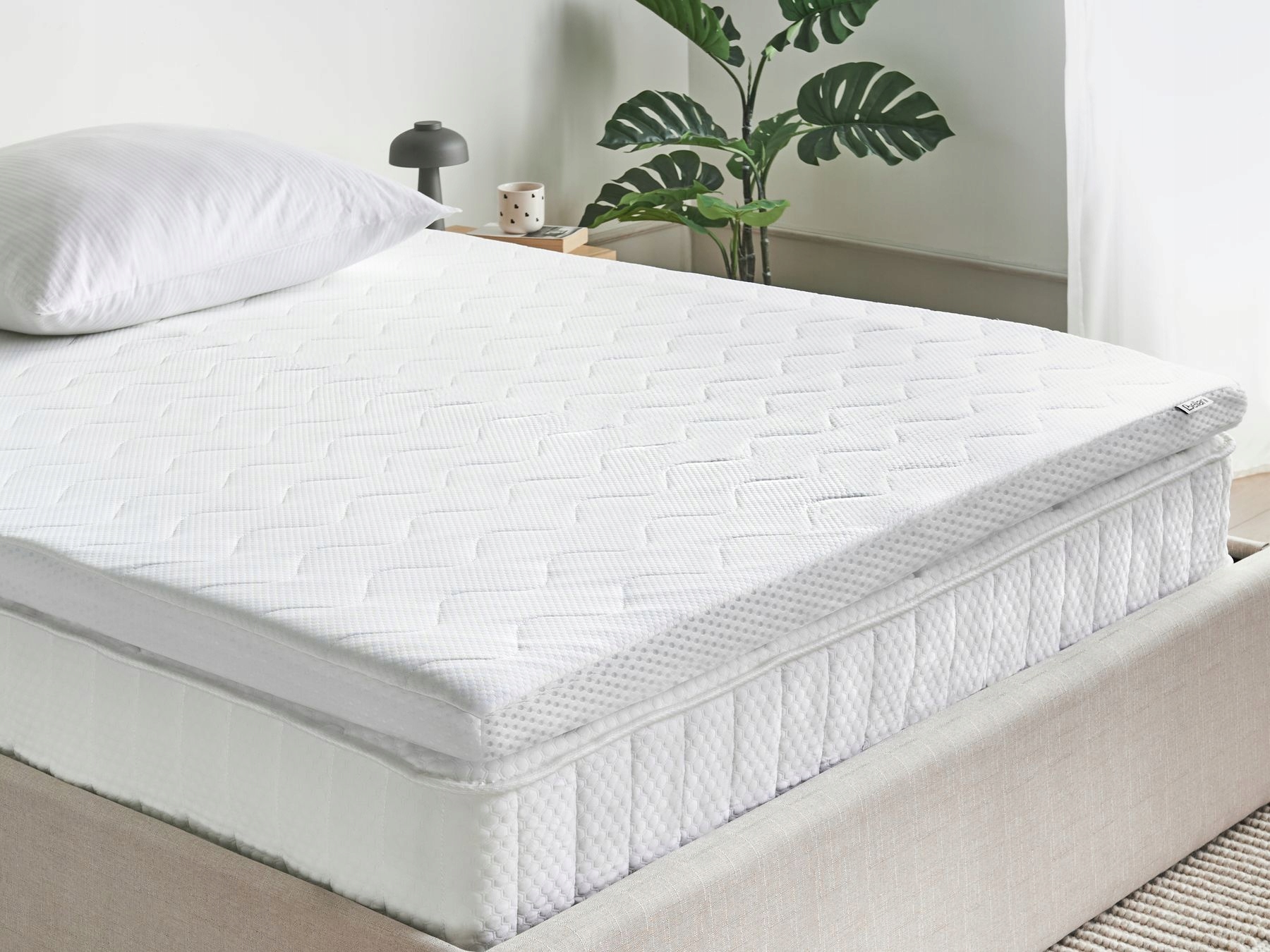 Materac nawierzchniowy topper żelowy piankowy 140 x 200 cm FROSTY – Komfortowy sen na wyciągnięcie ręki