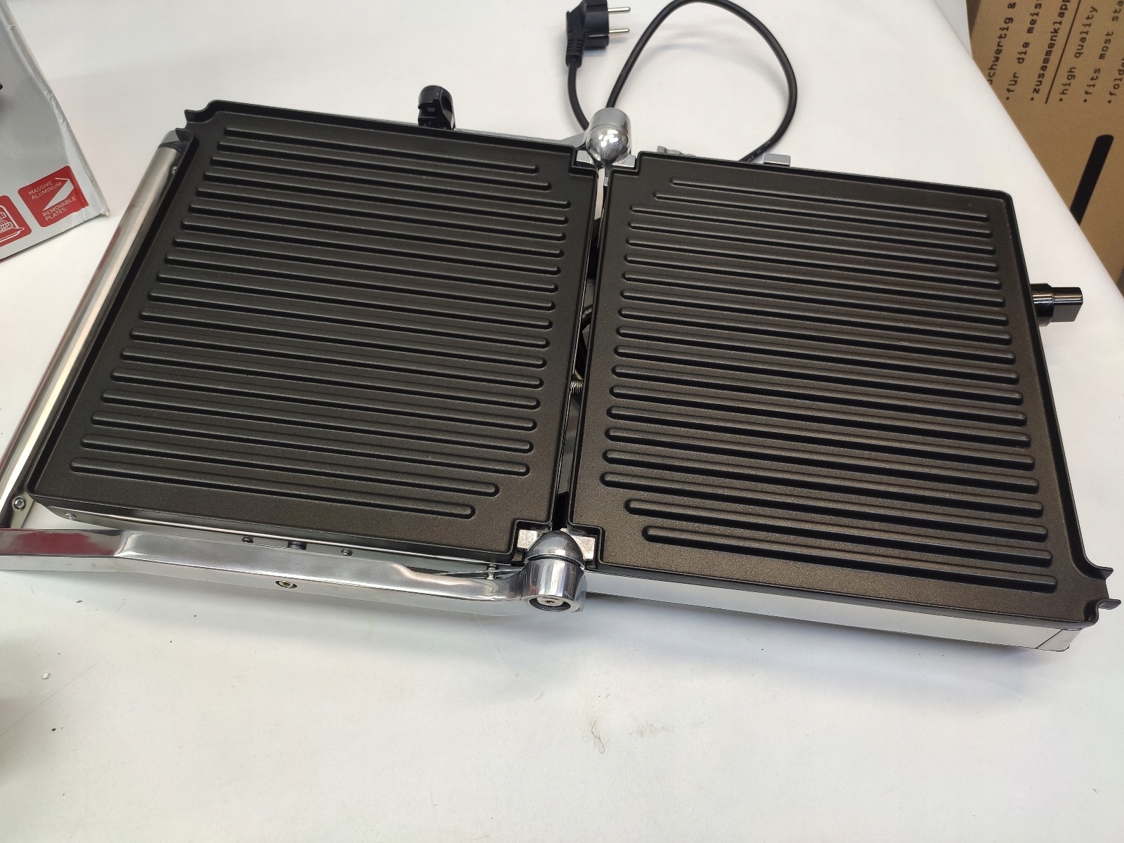 Wysoka moc 2000 W dla doskonałych rezultatów grillowania