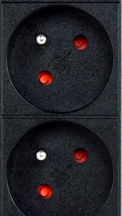Liczba gniazd i długość przewodu – 9 gniazd FR, 2 metry