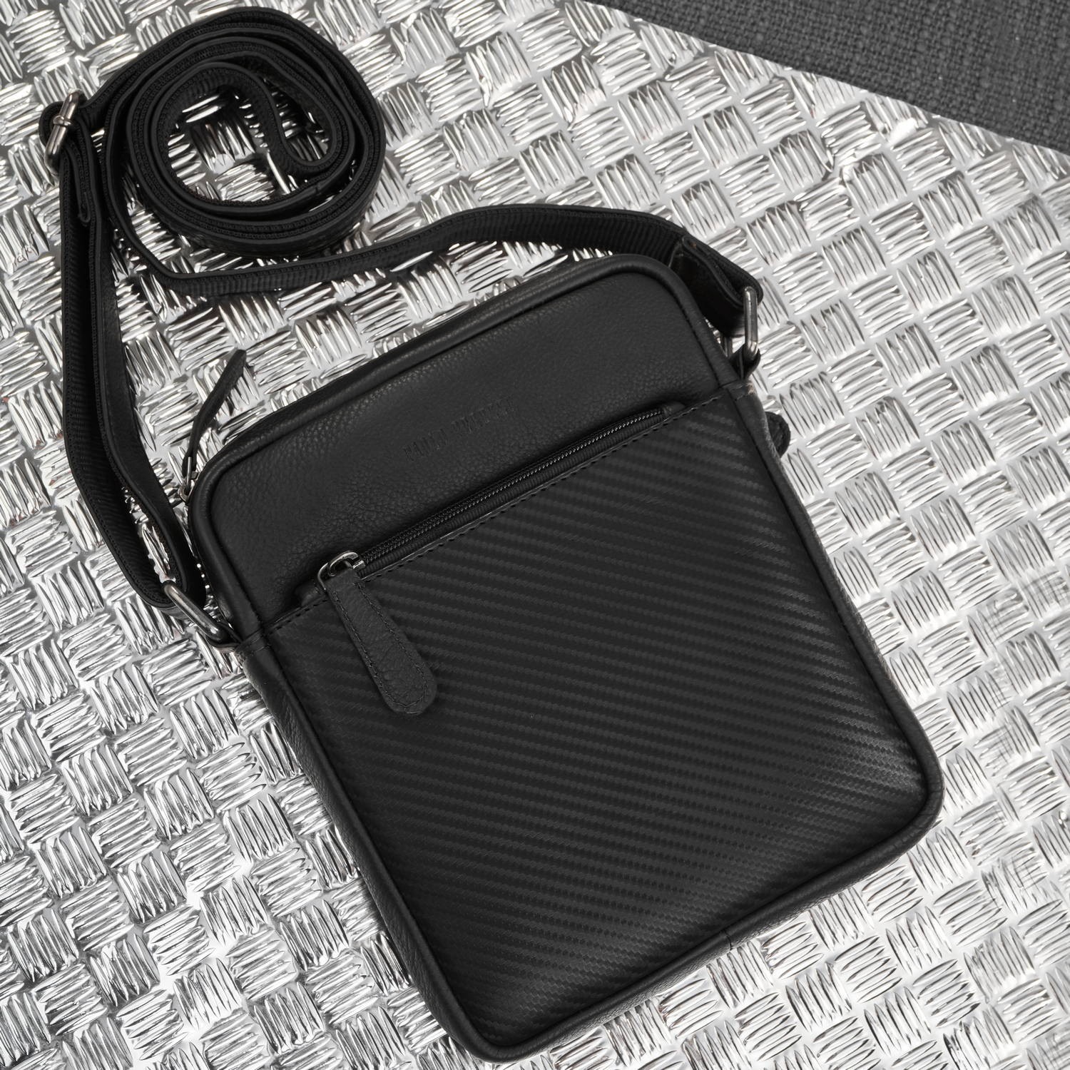 Przemyślana konstrukcja z pięcioma kieszeniami dla maksymalnej wygody