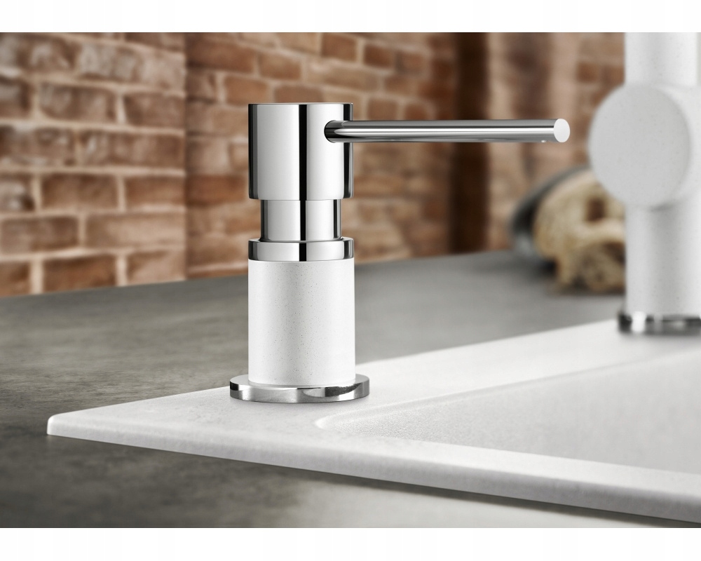 Atrakcyjny design i metaliczne wykończenie