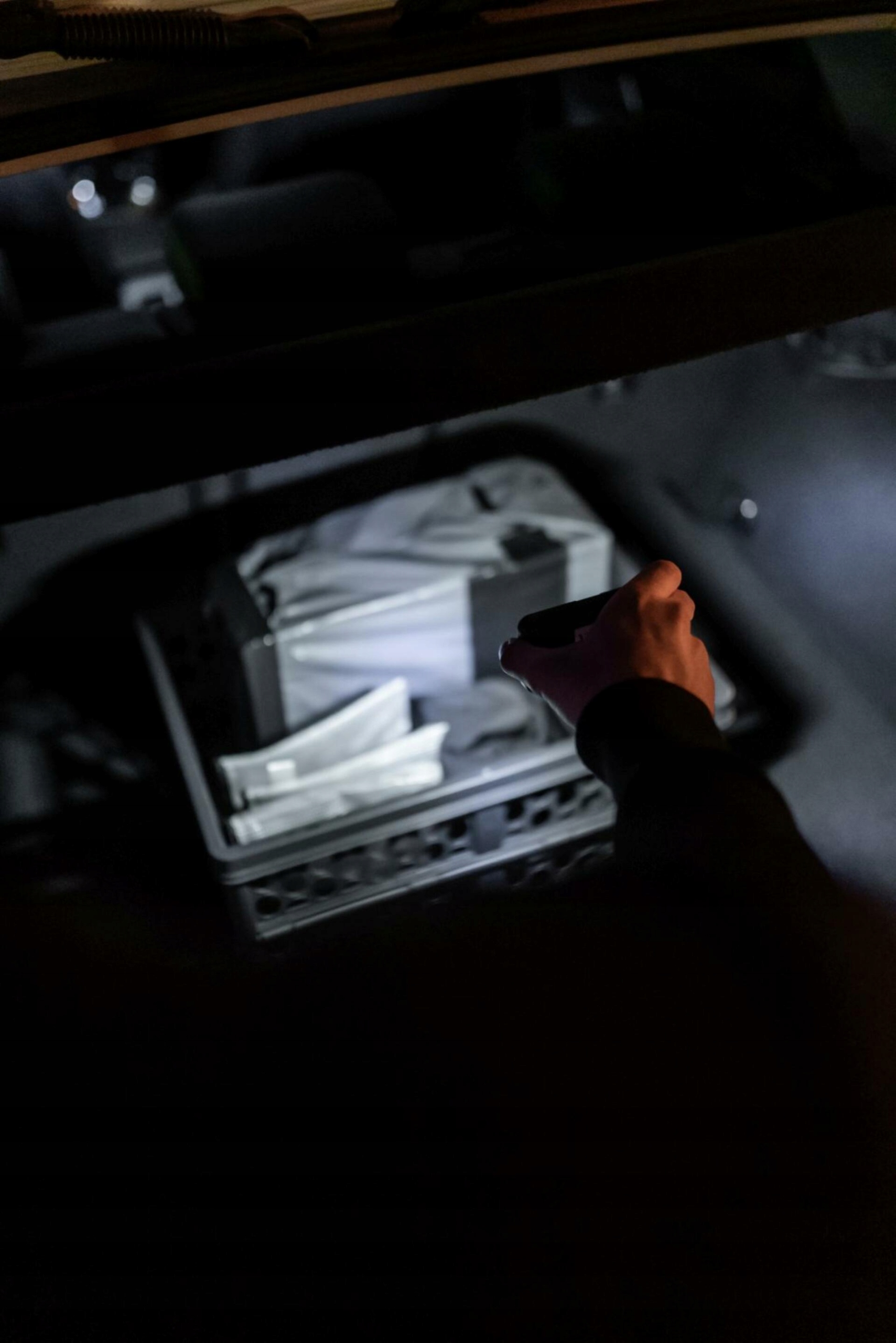 Funkcjonalność 2 w 1 – oświetlenie bagażnika i latarka