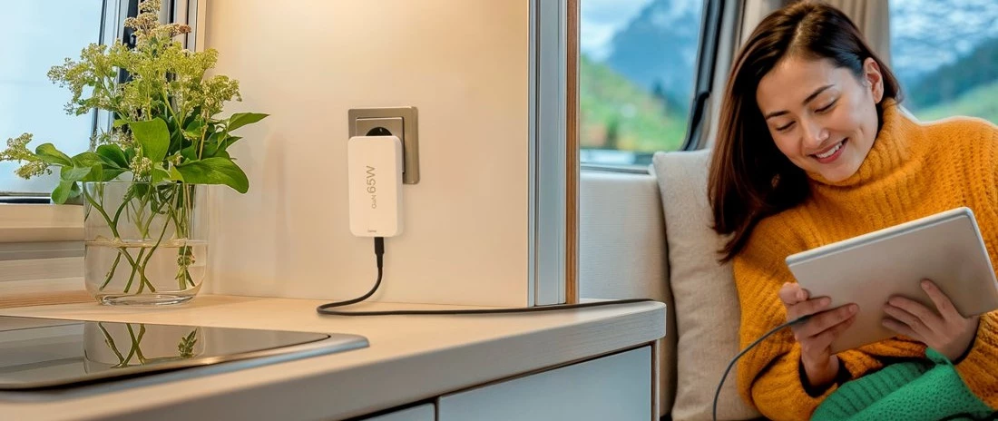 HAMA ŁADOWARKA SKŁADANA GAN 65W, 2X USB-C, 1X USB-A, BIAŁA – Szybkość i wygoda w kompaktowym wydaniu