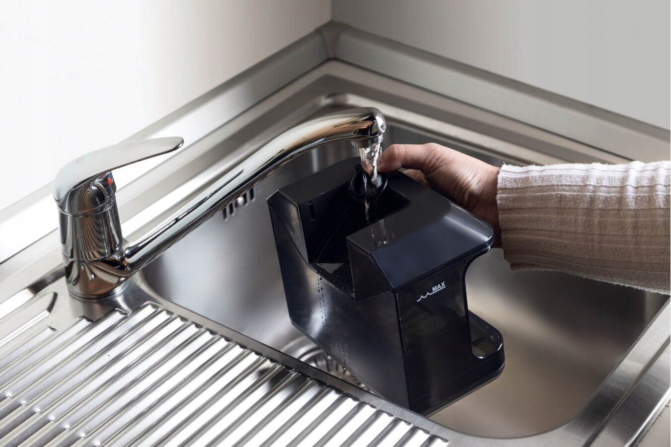 Pojemność zbiorników – 0,80 l na kurz i 1,10 l na wodę