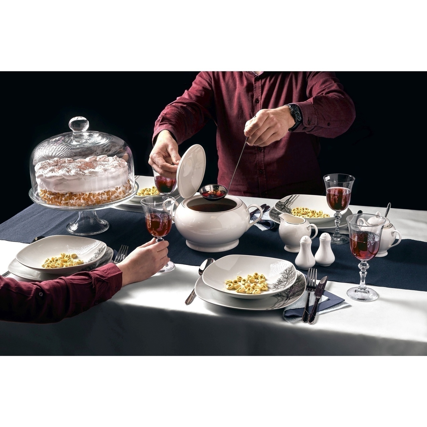 zestaw-kwadratowych-talerzy-porcelanowych-tadar-zi-5907558778946.jpg