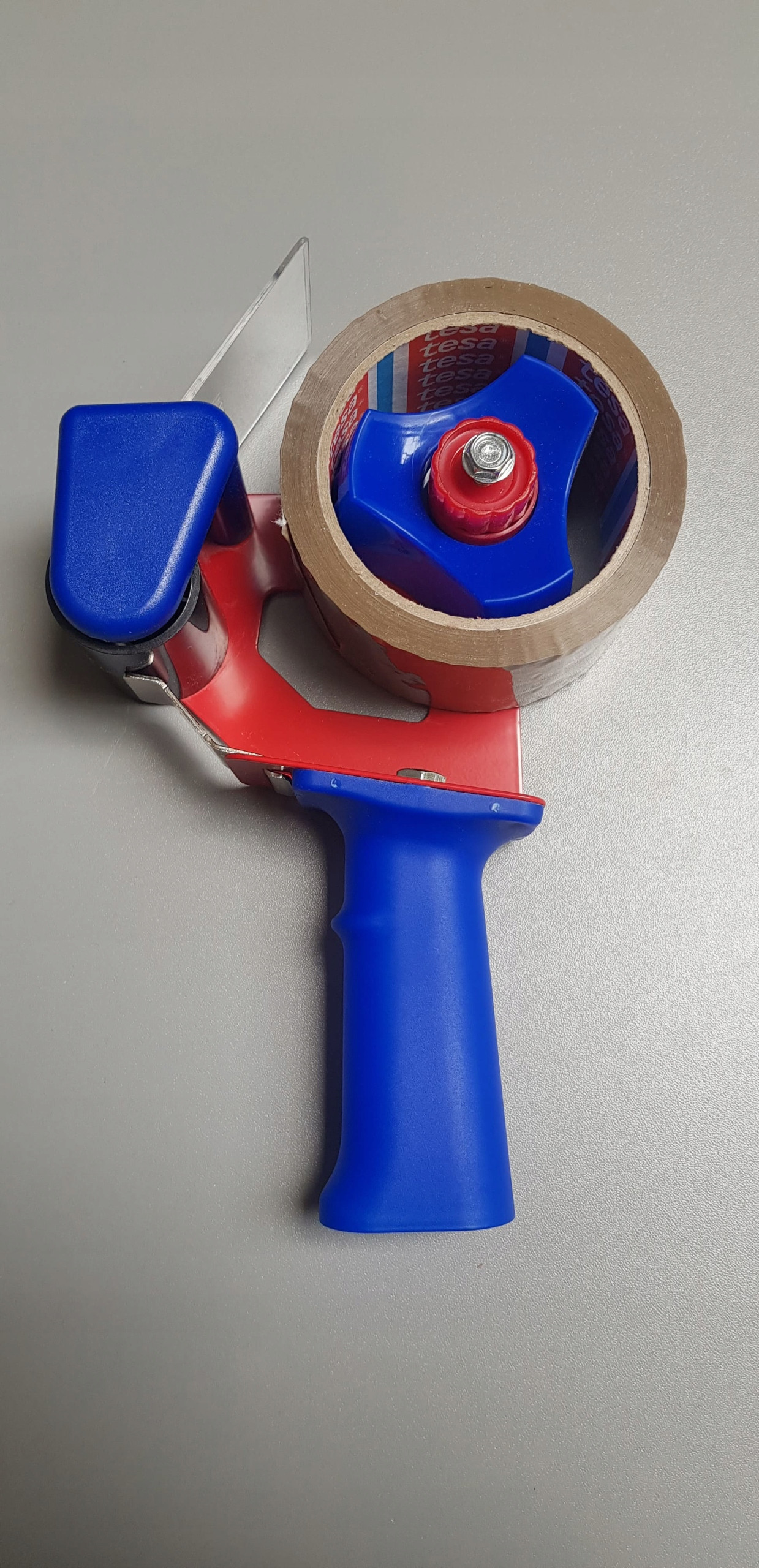 Dozownik taśmy przylepnej Tesa – Wygoda i efektywność w jednym