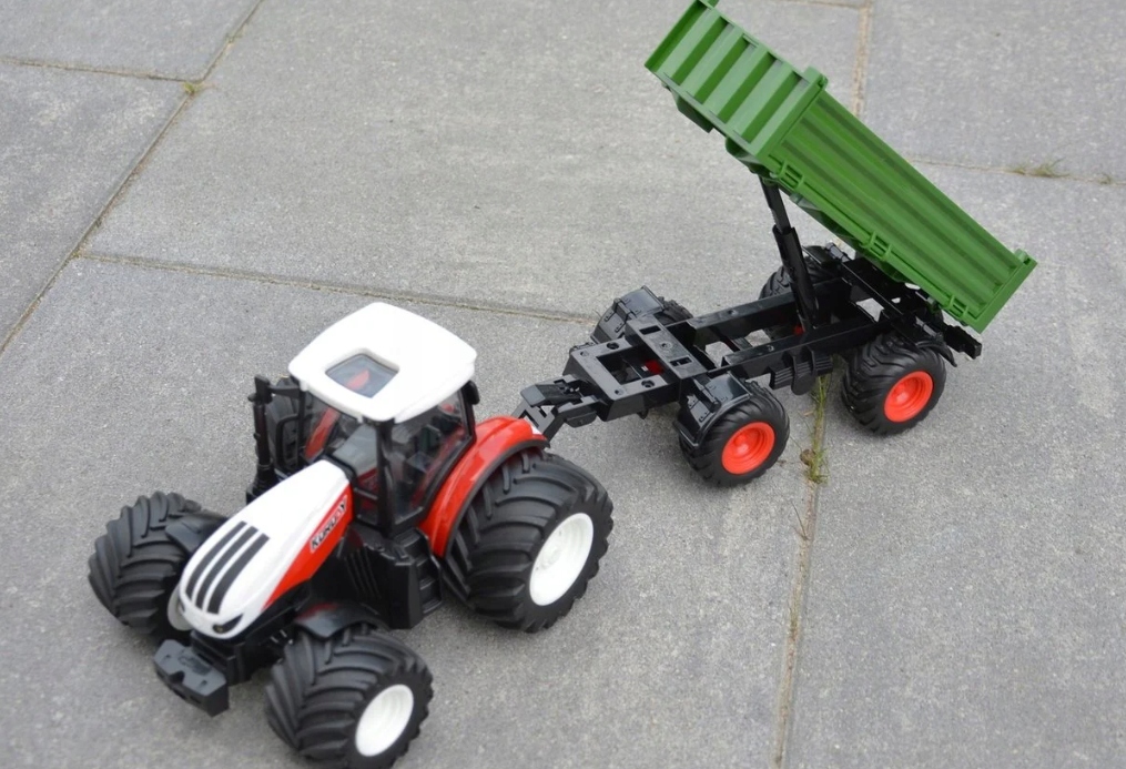 Funkcjonalna przyczepa z zdejmowanymi burtami