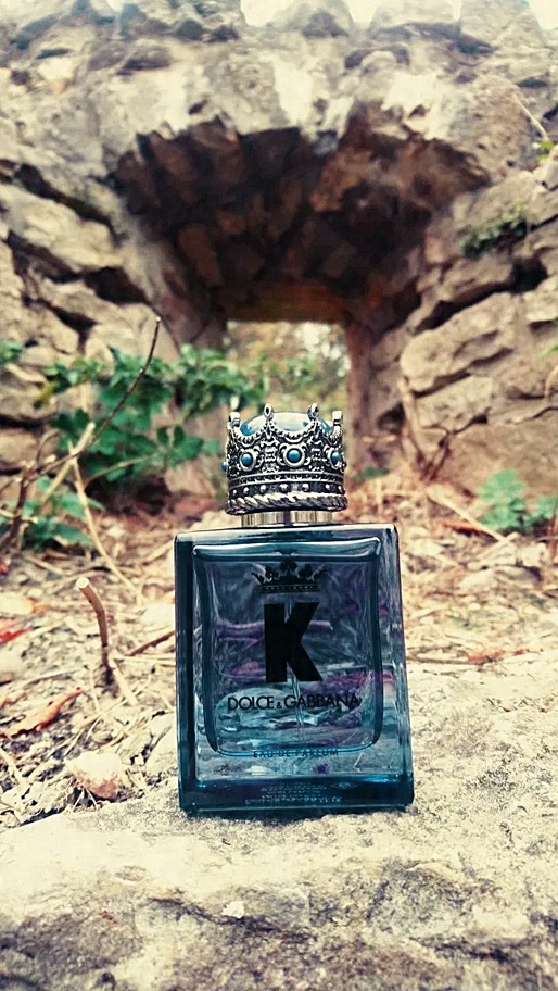 Nuty bazy: Cedr, Cypriol, Paczula, Wetyweria