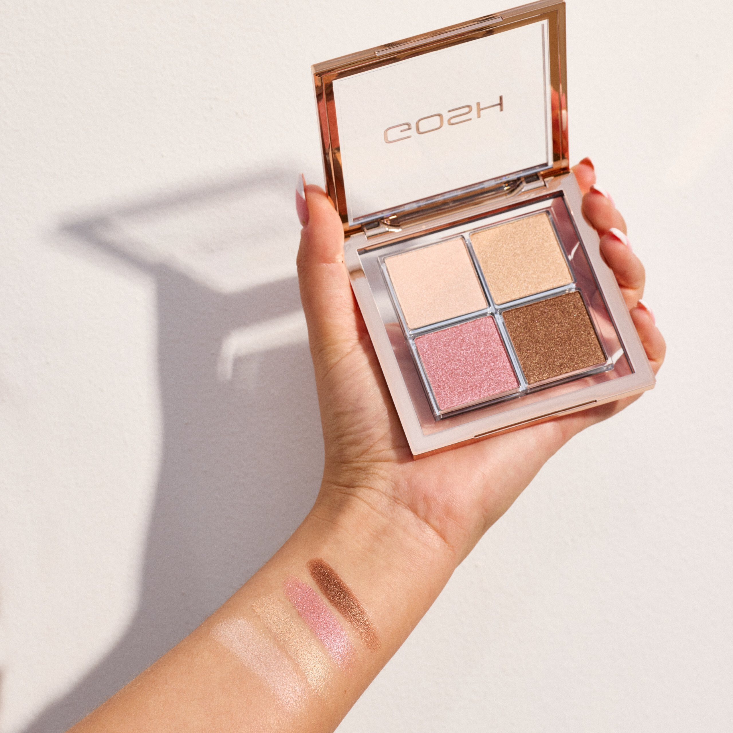 Jak stosować paletę rozświetlaczy GOSH Glow Palette?