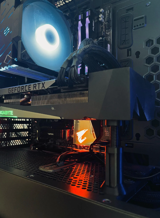 Podpórka pod kartę graficzną GPU AMD uchwyt 80mm – Stabilność i bezpieczeństwo dla Twojego komputera