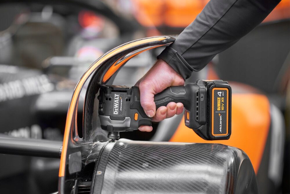 Zakrętarka udarowa DeWALT DCF85MP2T 18V XR McLaren – Wydajność i precyzja w jednym