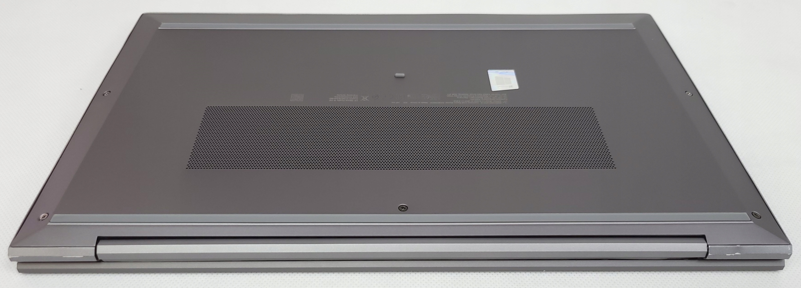 Ekran Full HD z antyrefleksyjną powłoką