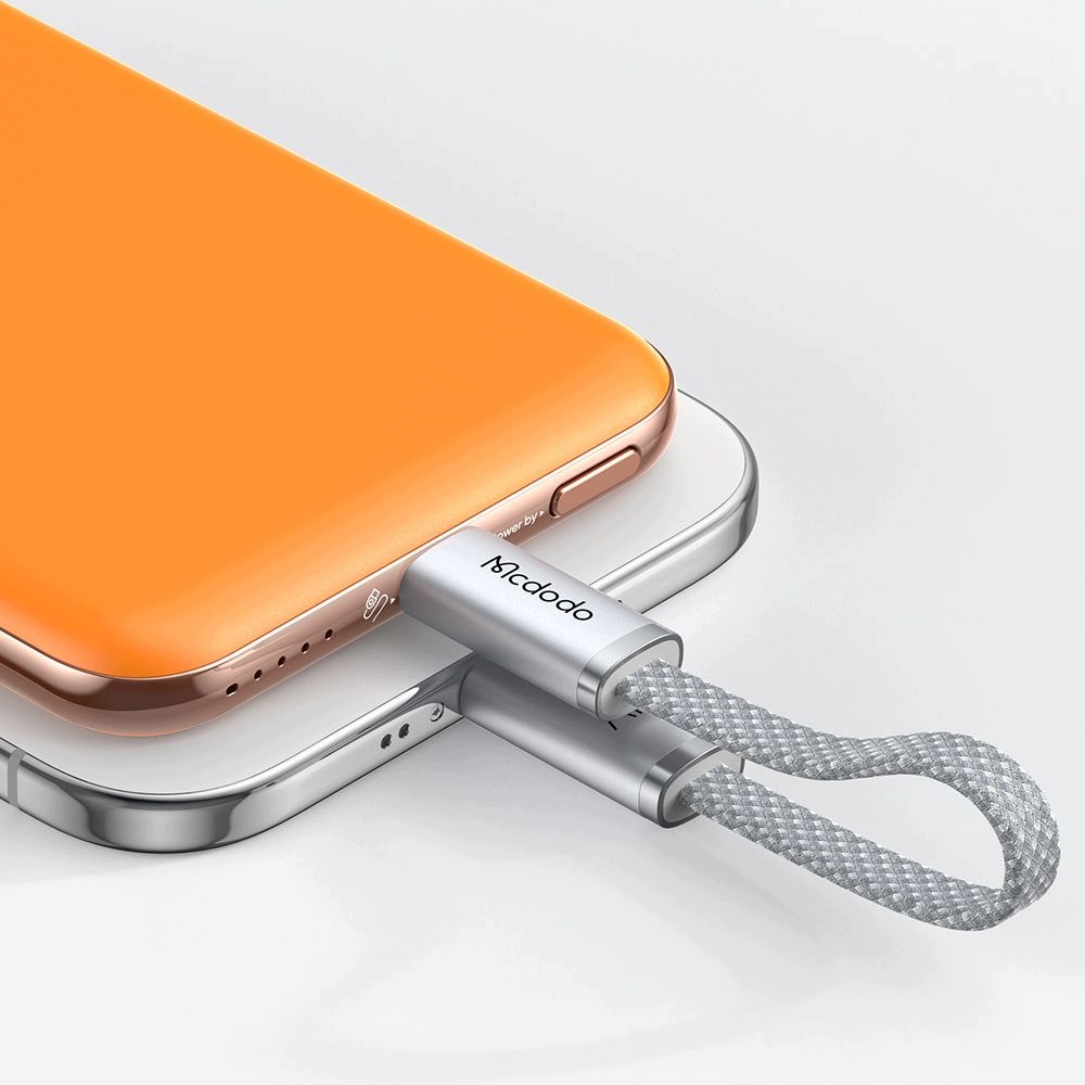 Silne magnesy – Stabilne trzymanie telefonu podczas ładowania