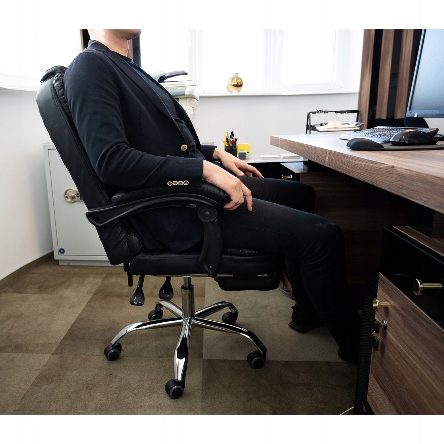 Wysuwany podnóżek dla maksymalnego relaksu