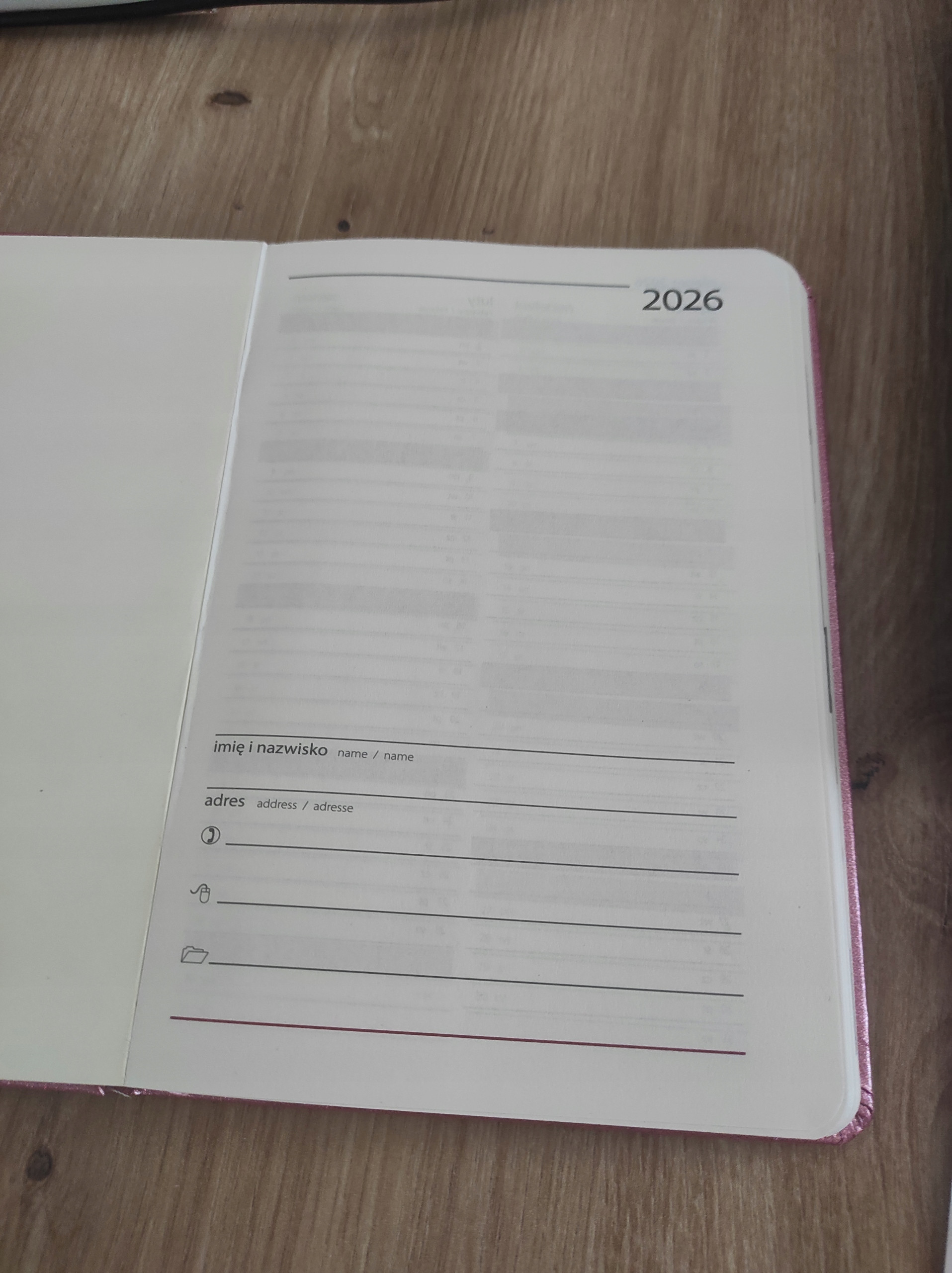 Brokatowa oprawa twarda z lakierem UV