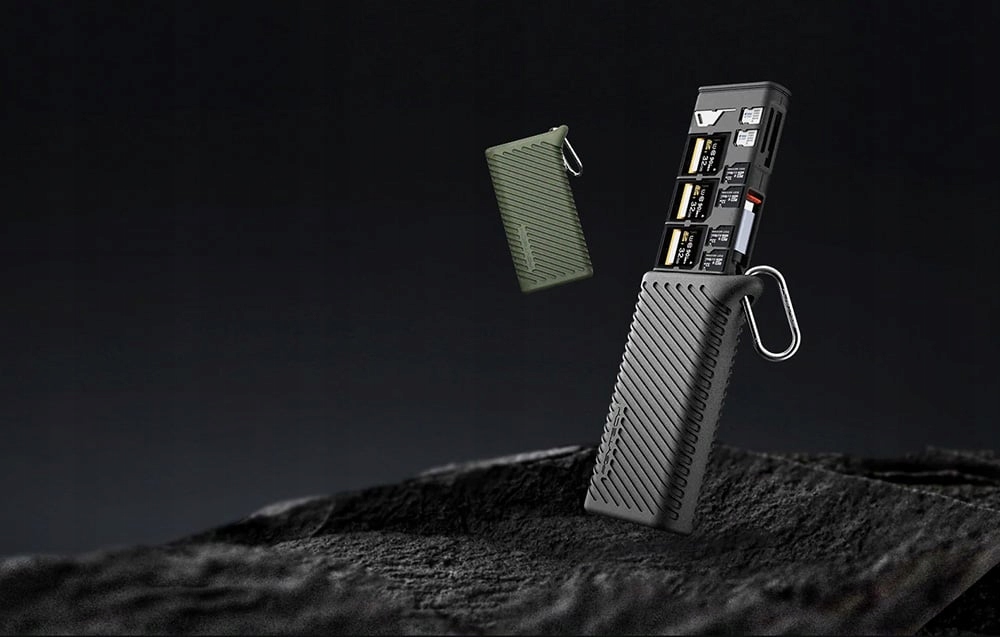 W zestawie: silikonowe etui, adapter microSD i więcej