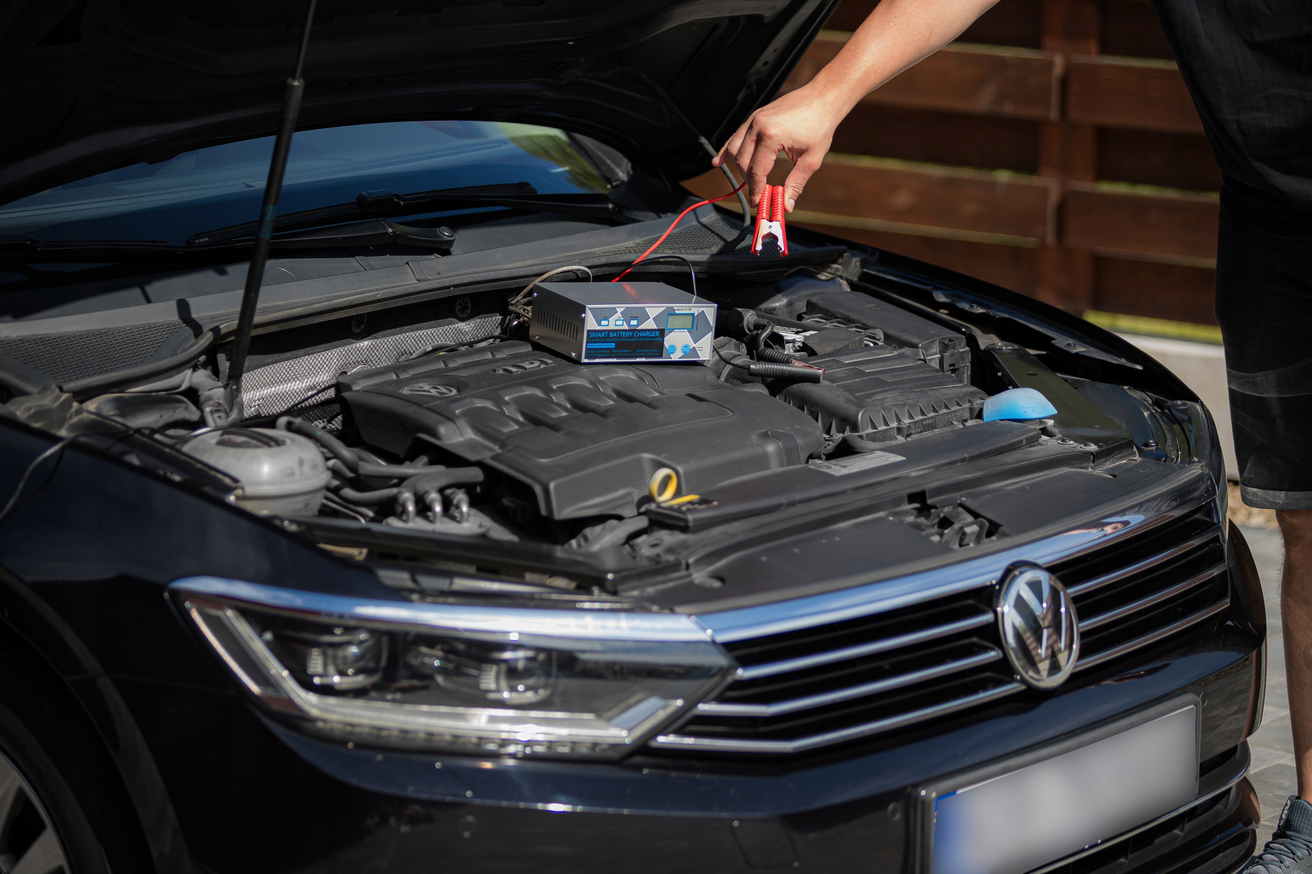 Obsługuje różnorodne typy akumulatorów – wszechstronność w jednym urządzeniu