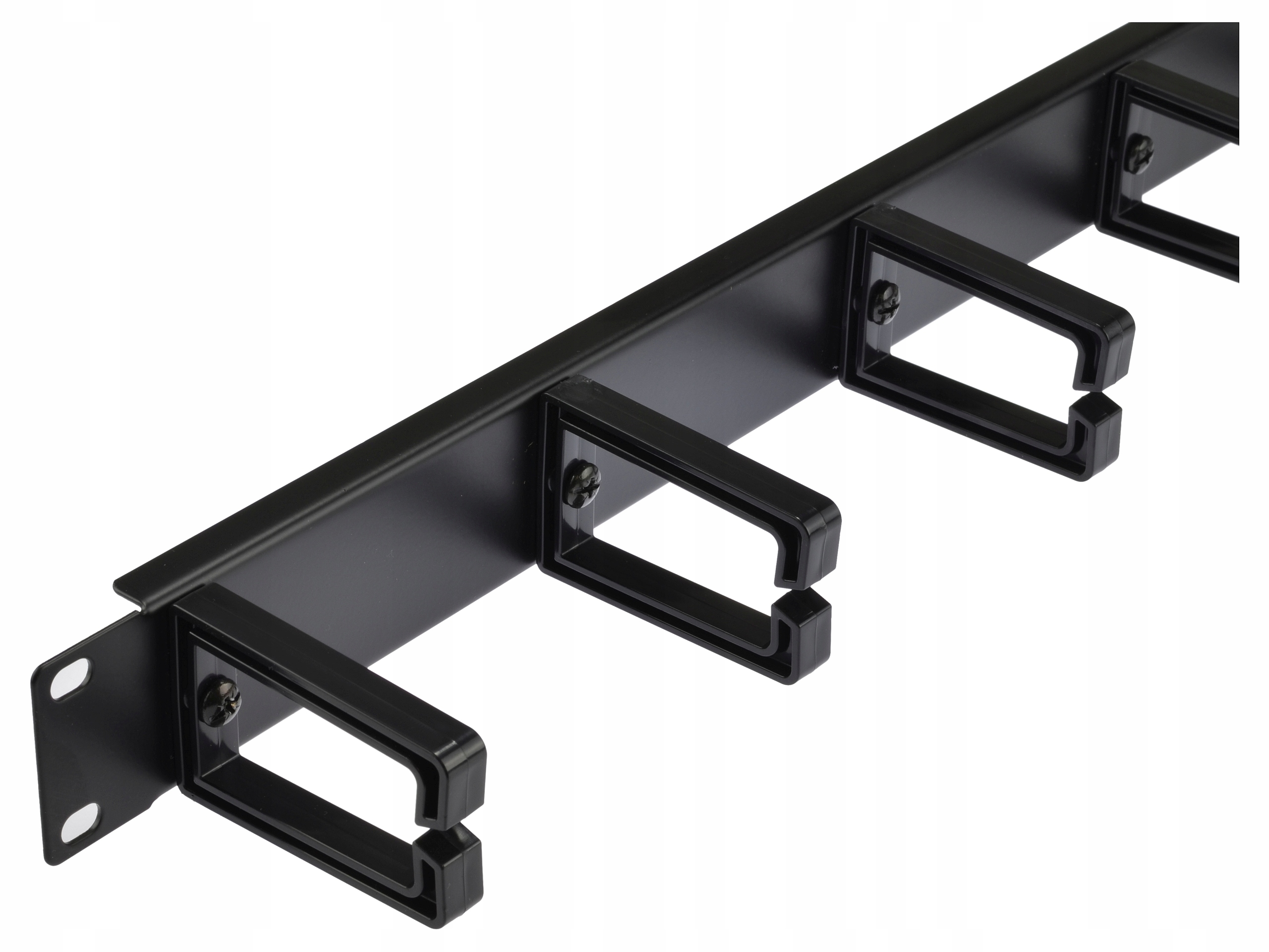 Funkcjonalność organizatora – 5 uchwytów do efektywnego ułożenia kabli